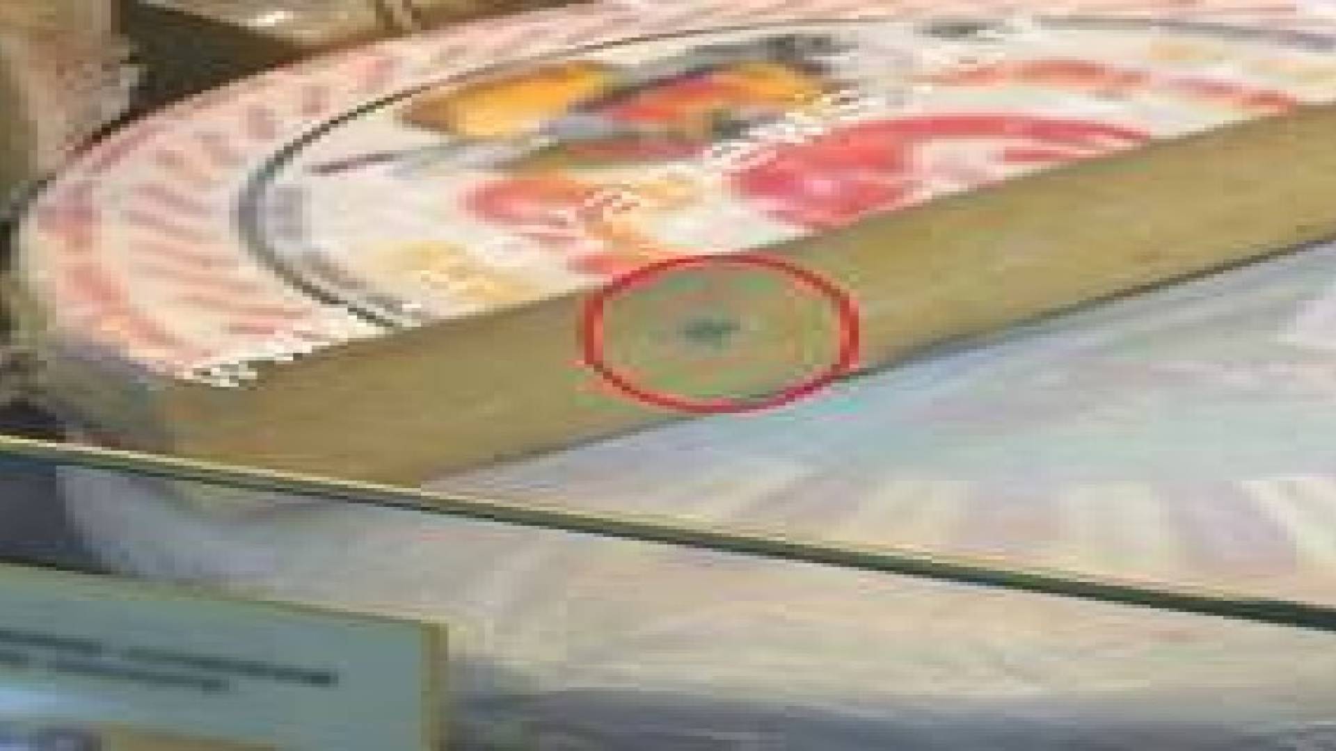 عمان : جبن عفن يباع في أحد أشهر المولات .. صورة