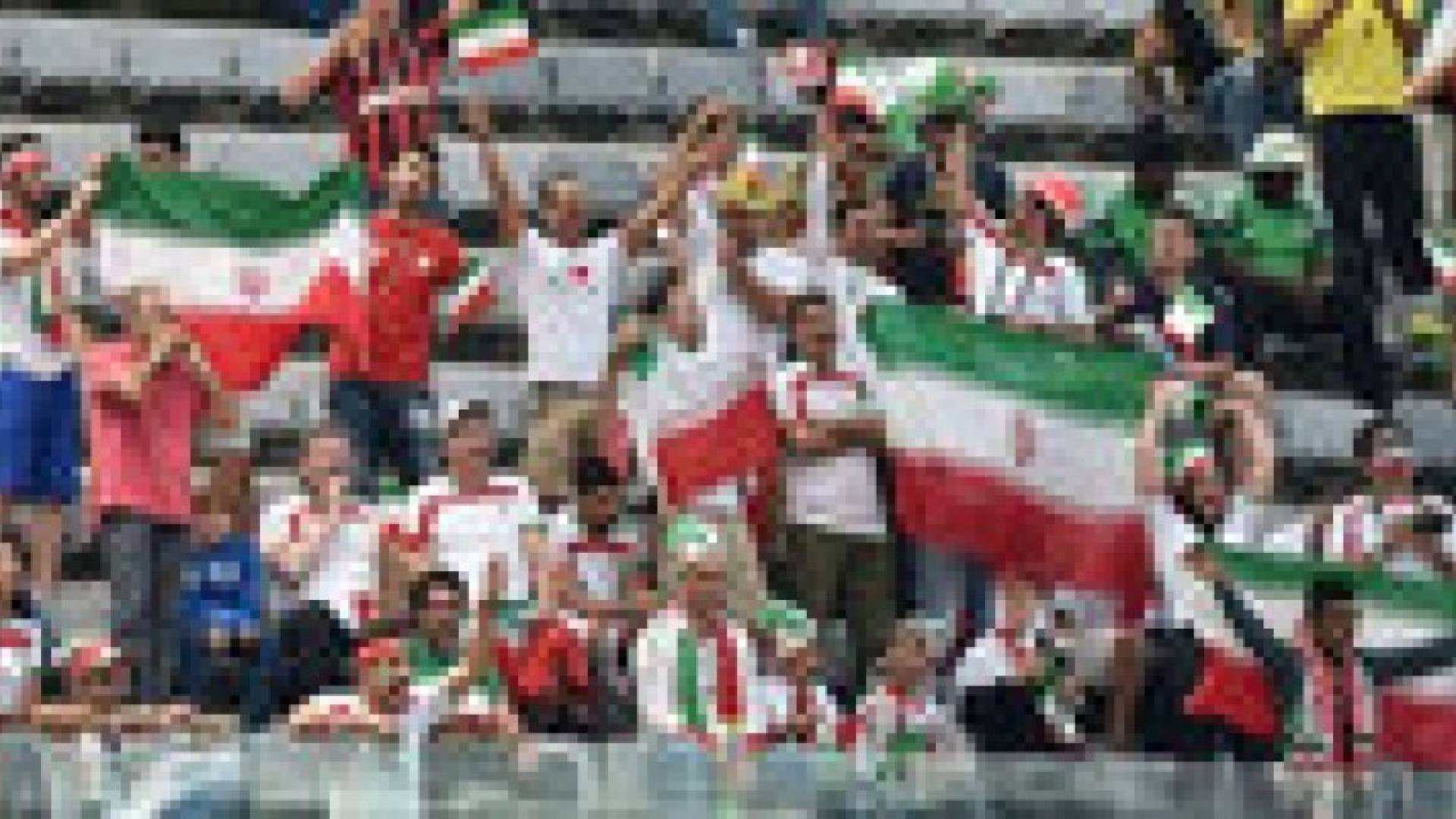 حبس إيرانيين بتهمة تشجيع منتخب بلادهم بـ الرقص والغناء