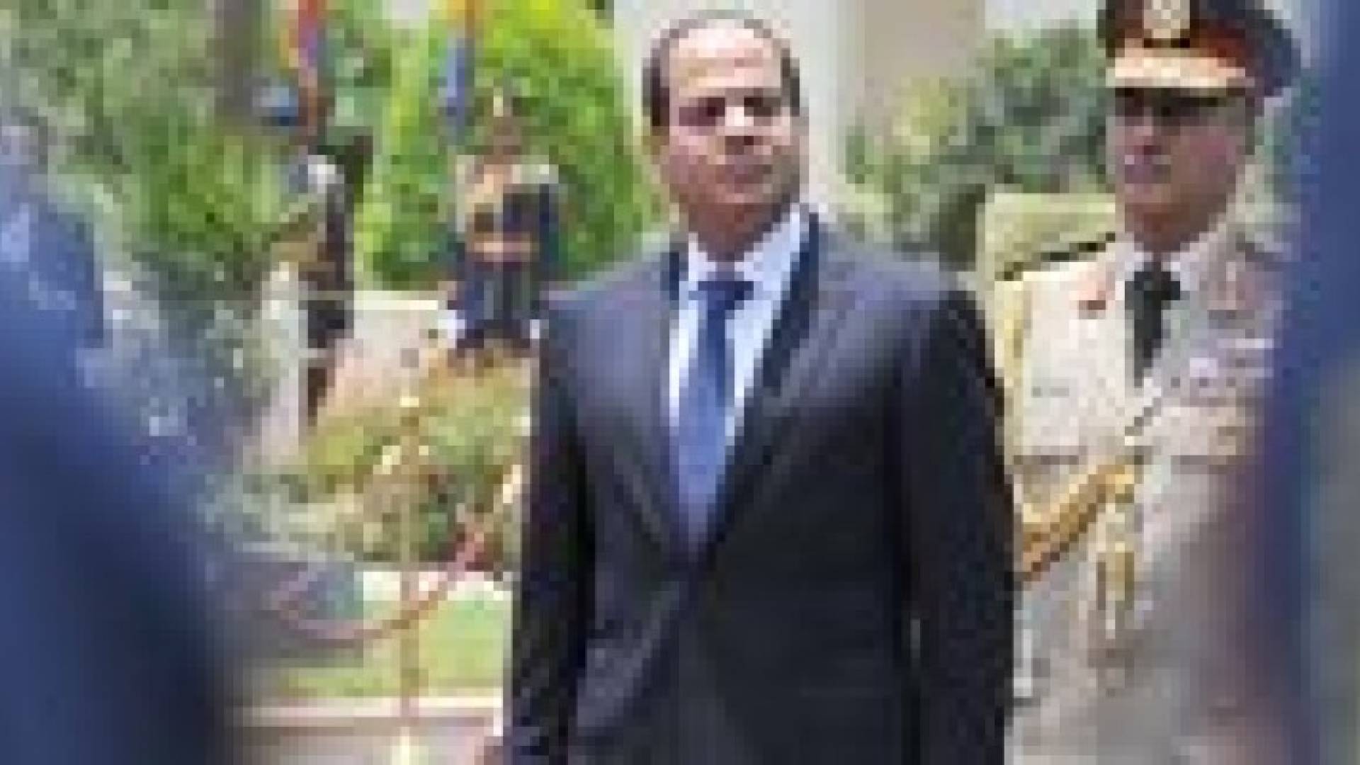 السيسي يصل الجزائر