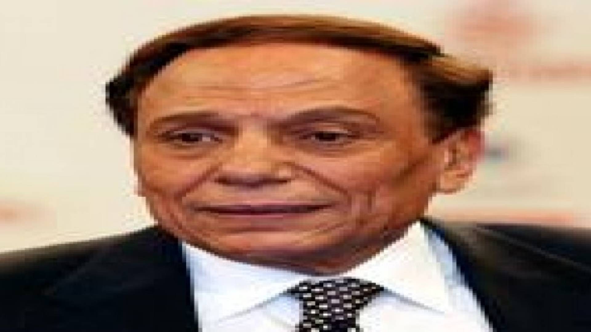 عادل إمام يتبرع بـ 52.5 مليون جنيه لمبادرة السيسي