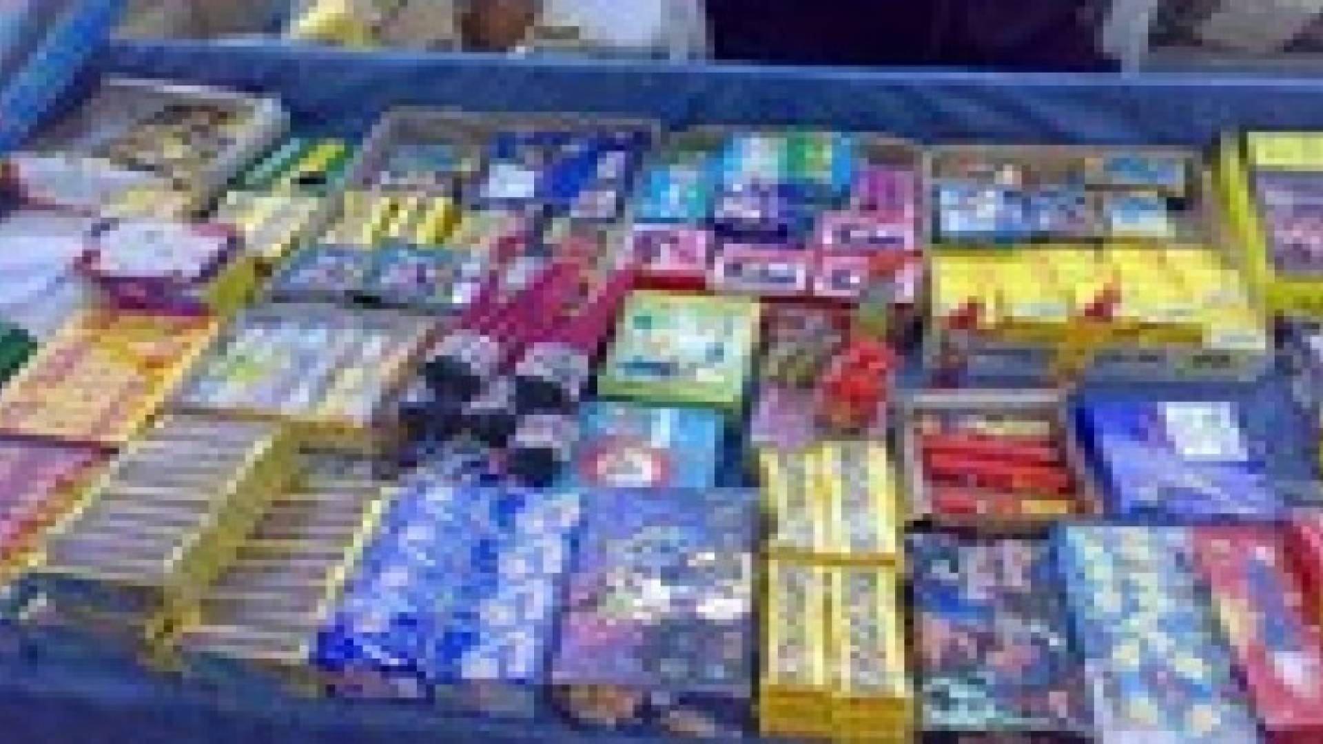 الجمارك تحبط محاولة تهريب العاب نارية