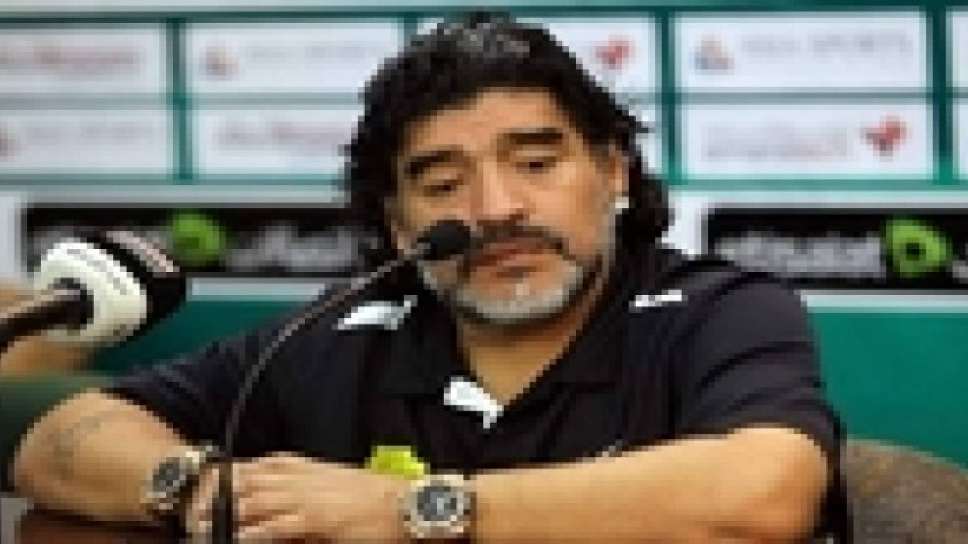 مارادونا يهاجم الفيفا بسبب سواريز !