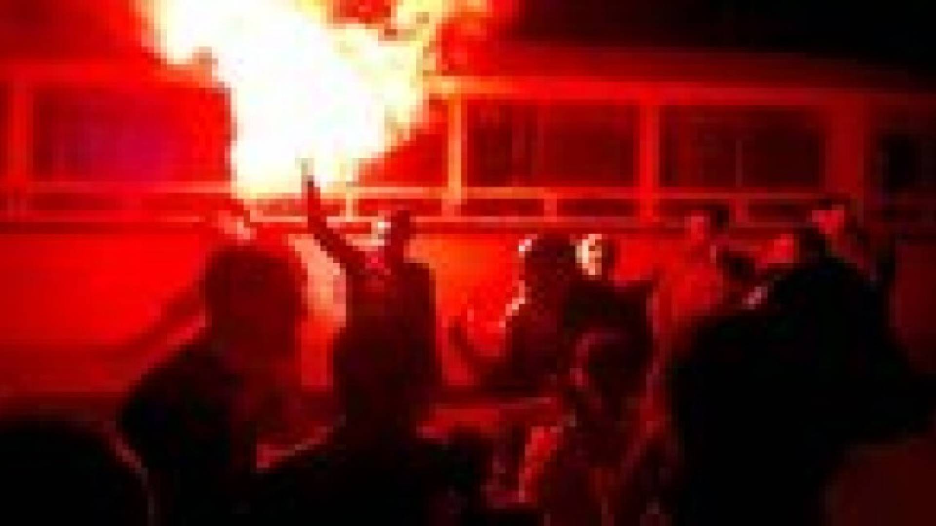 الفيفا يعاقب الجزائر ماليا بسبب الشماريخ