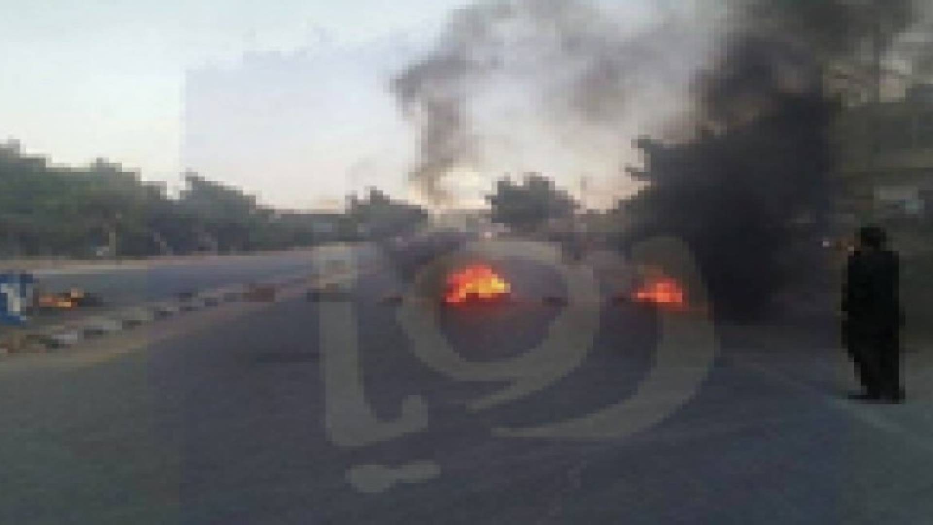 اغلاق طرق في الكرك احتجاجا على انقطاع المياه .. صور