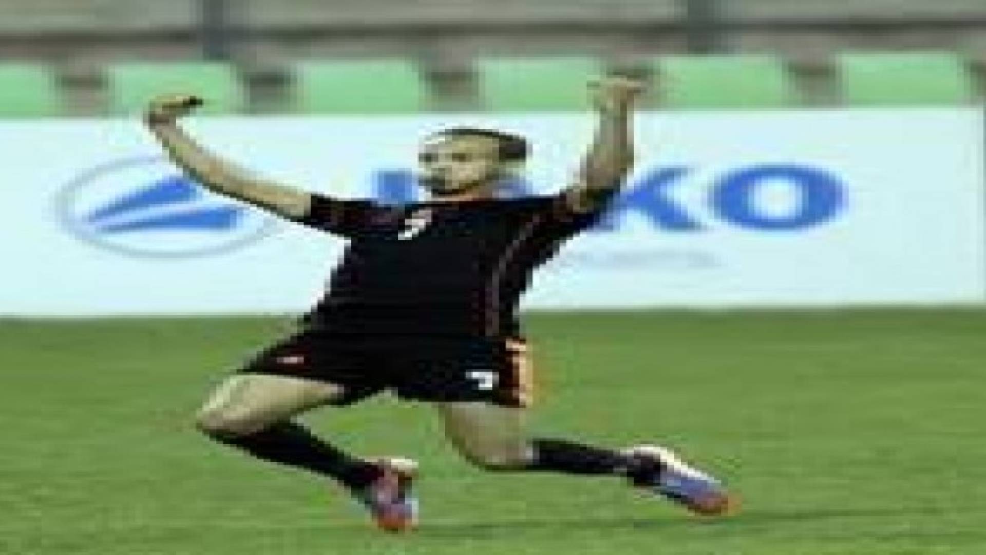 عدوس رسميا في الوحدات