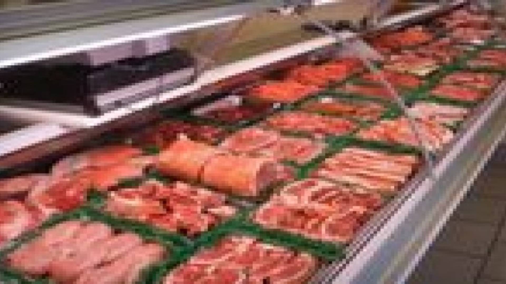 عضو في بلدية الكرك يبيبع لحمة مجمدة على انها بلدية