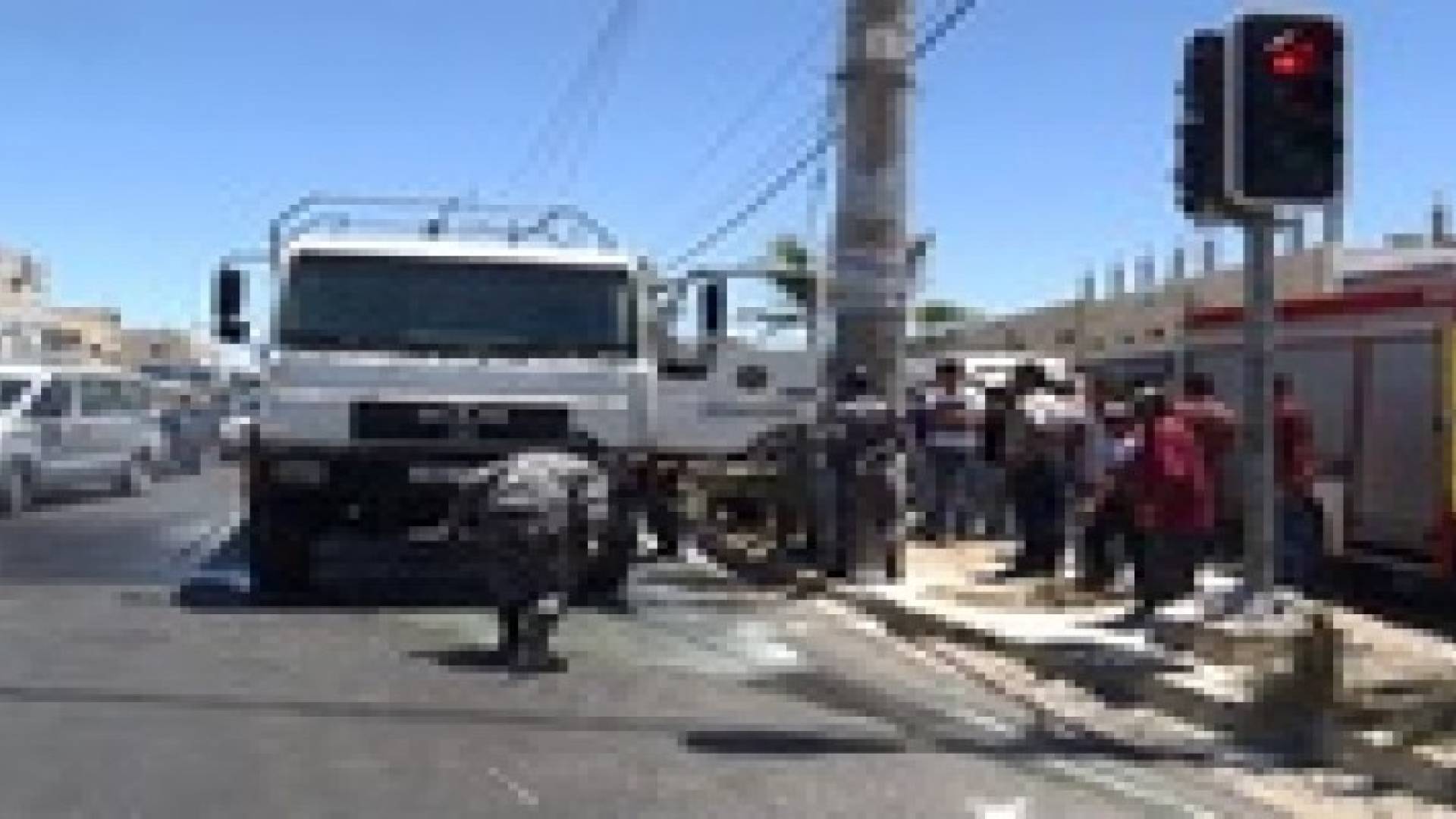 الكرك: اندلاع حريق بمركبة تابعة لقوات الدرك..صور