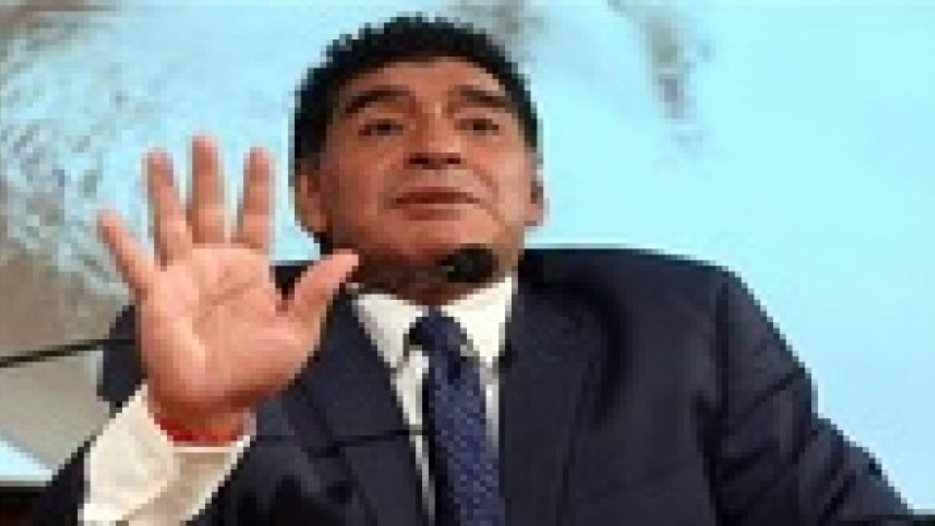 الفيفا يمنع مارادونا من حضور مباريات المونديال