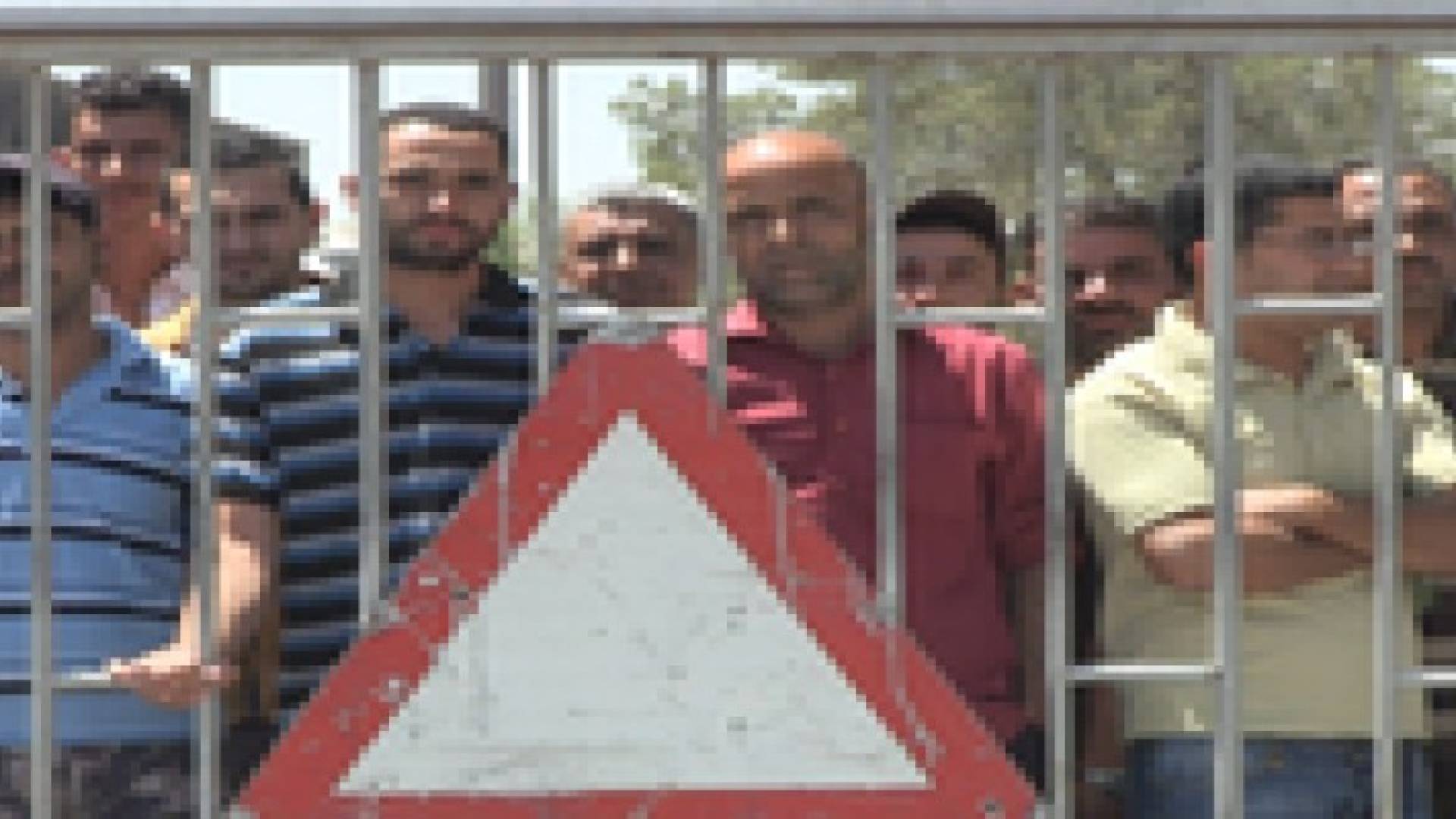 اعتصام لموظفي مصنع الحسين للحديد