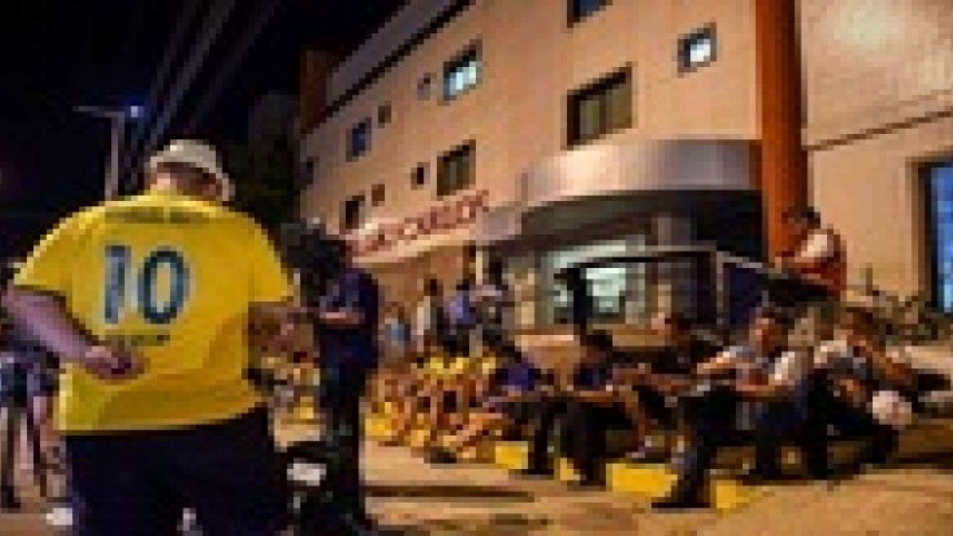 جماهير البرازيل حاصرت مستشفى نيمار .. صور