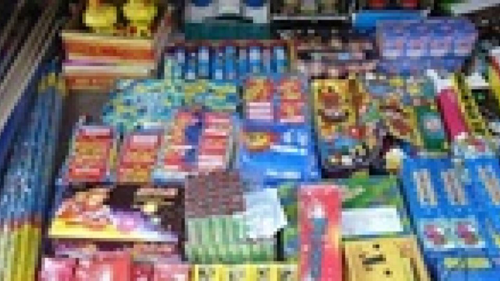 الجمارك تحبط محاولة تهريب العاب نارية