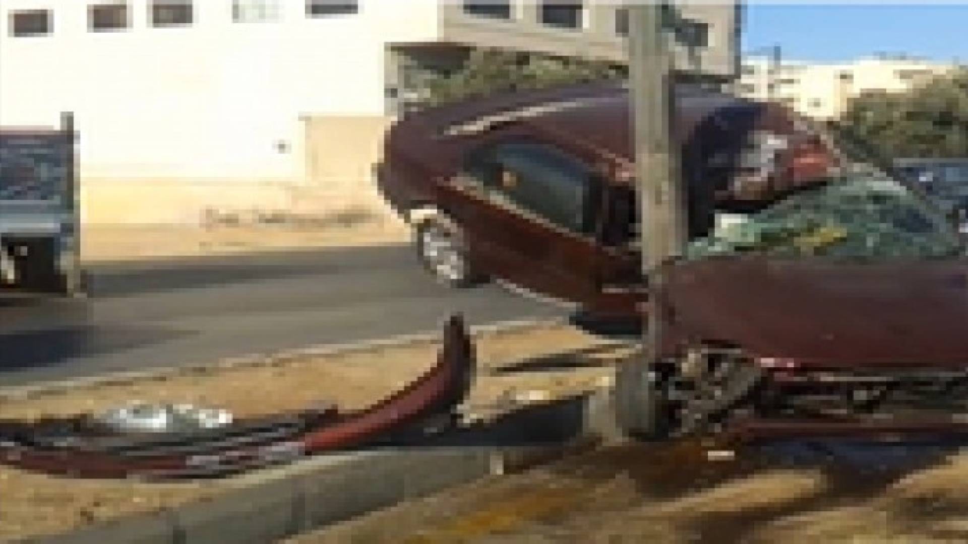 3 إصابات اثر حادث تدهور شاحنة في عنجرة