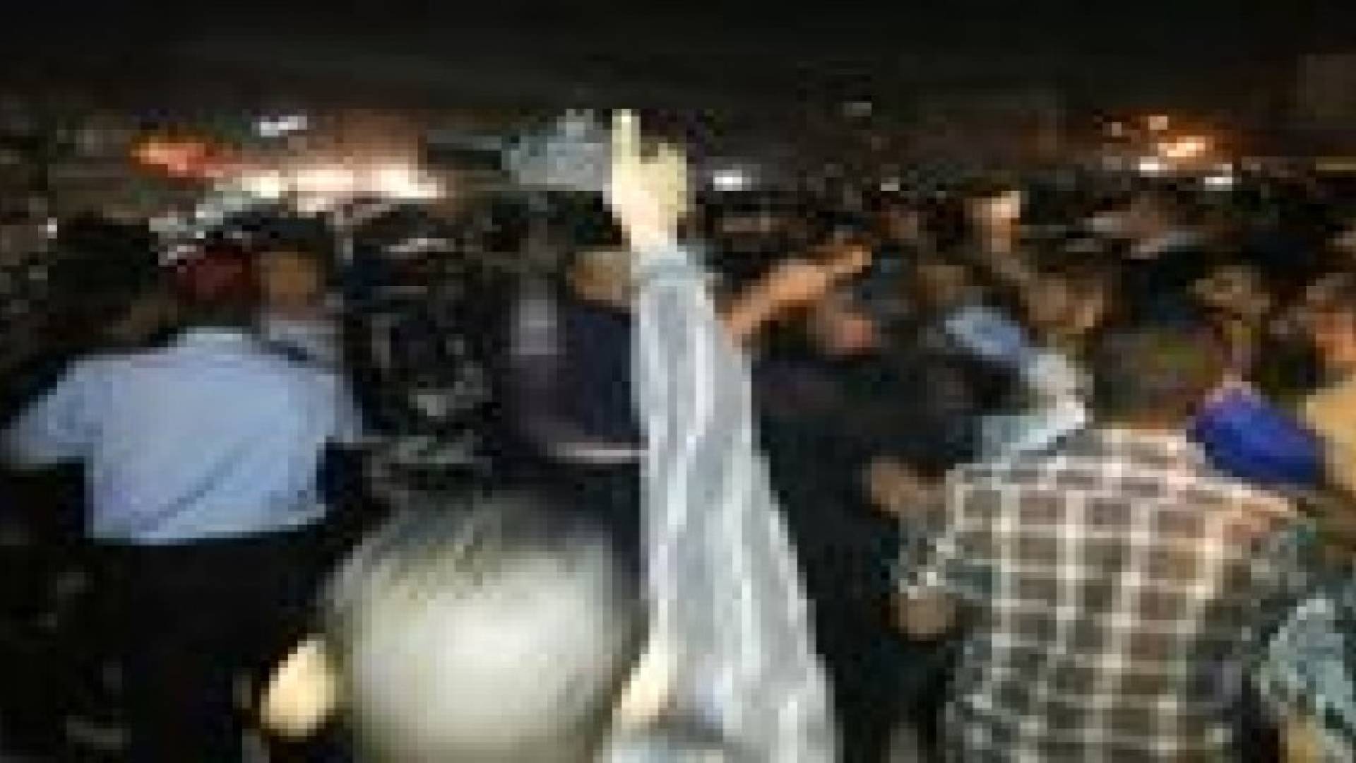 بالصور : فض اعتصام السفارة الاسرائيلية في عمان بالقوة