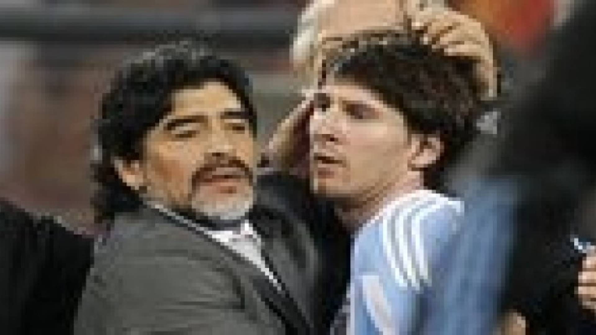 مارادونا: سأفرش السجادة الحمراء لميسي لو رفع الكأس