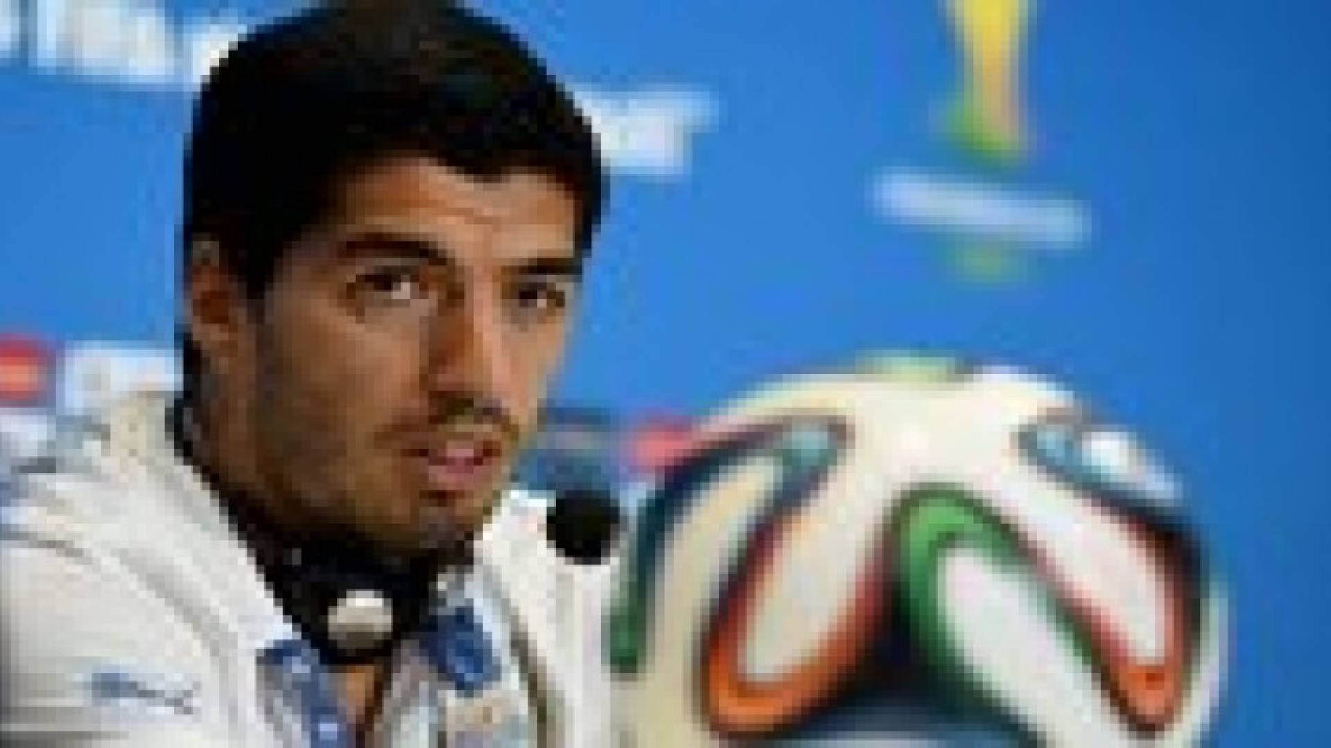 كرويف ينتقد تعاقد برشلونة مع سواريز
