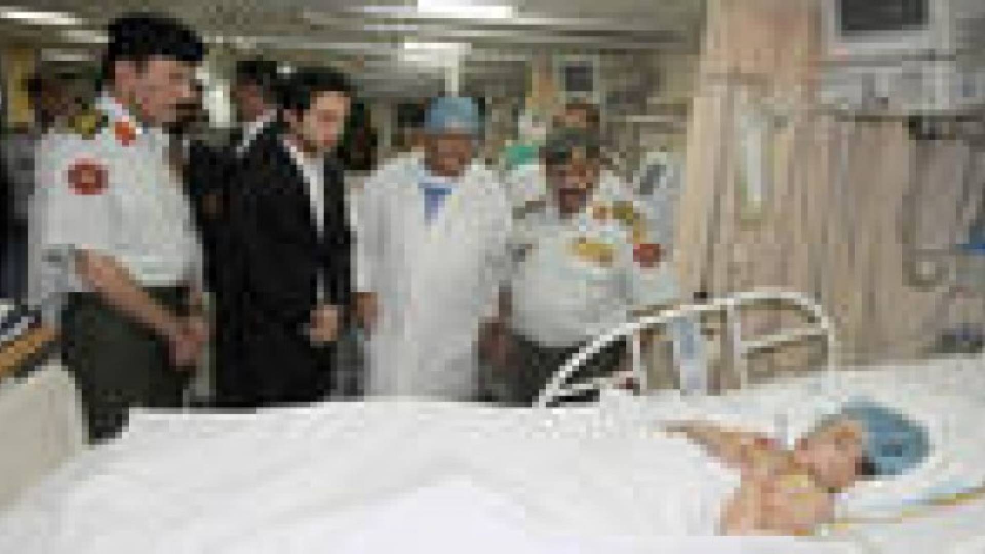 ولي العهد يزور مصابي غزة في المدينة الطبية