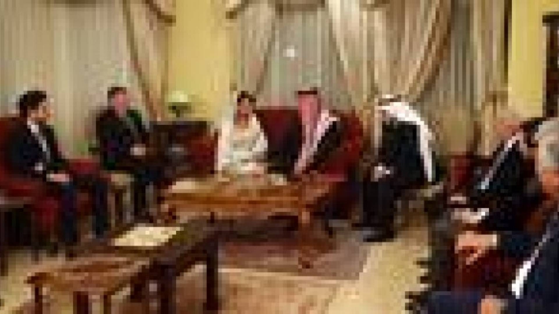 منح زوجة سمو الأمير فيصل زينة لبادة لقب أميرة