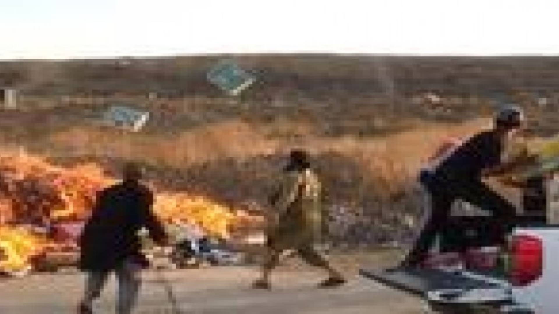 الدولة الاسلامية تعلن الحرب على " المعسل والسجائر " .. صور