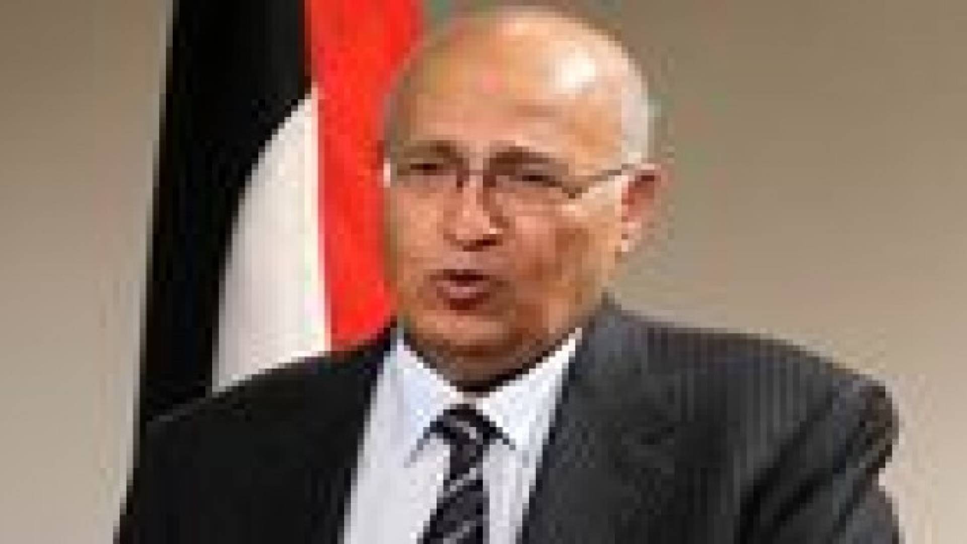 نبيل شعث: عباس سيلتقي مشعل  لبحث وقف إطلاق النار في غزة