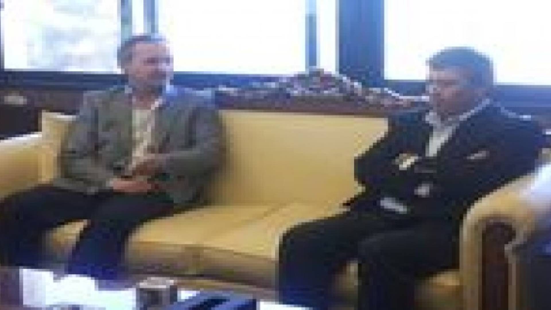 وزير العمل يقوم بجولة ميادنية لعدد من المصانع في عمان