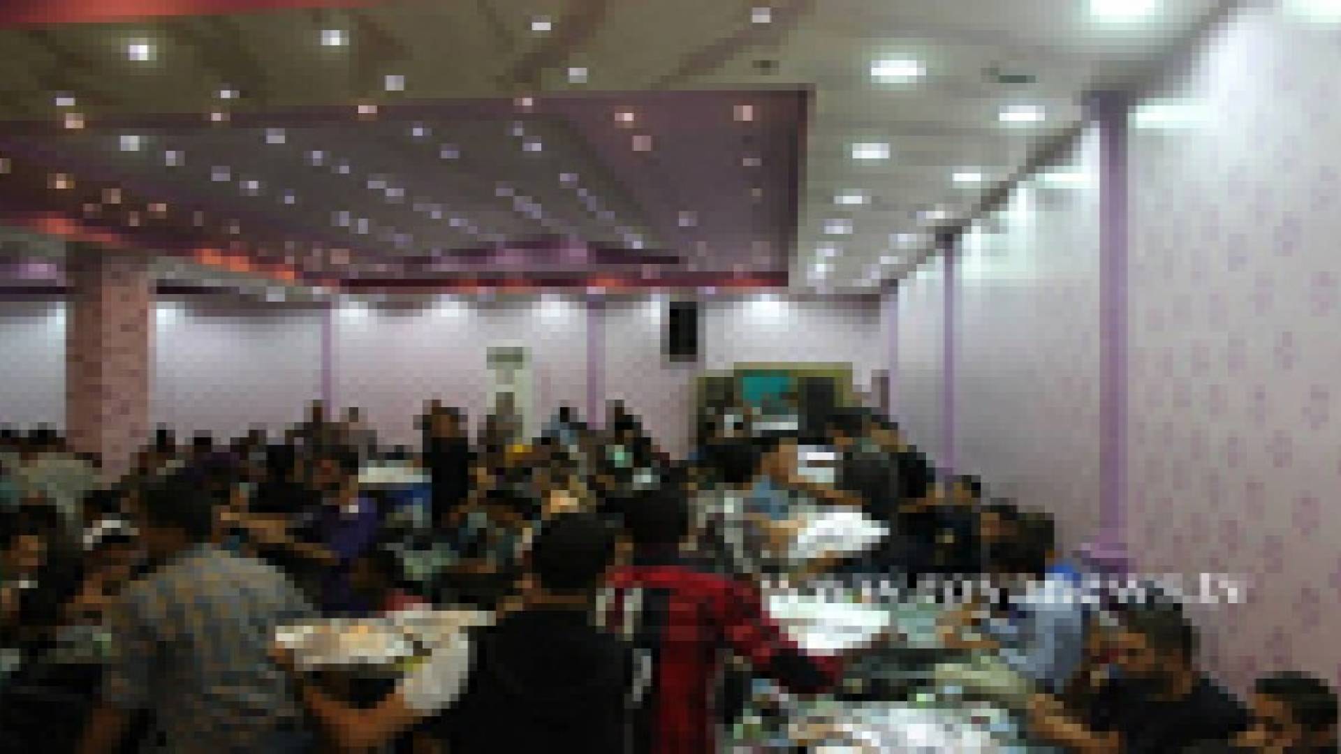 إفطار جماعي لطلبة جامعة الحسين بدعم من المجتمع المحلي .. صور