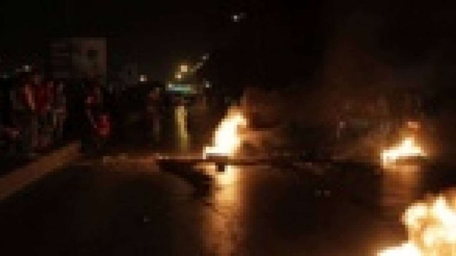 الكرك : استمرار اغلاق طرق احتجاجا على انقطاع المياه