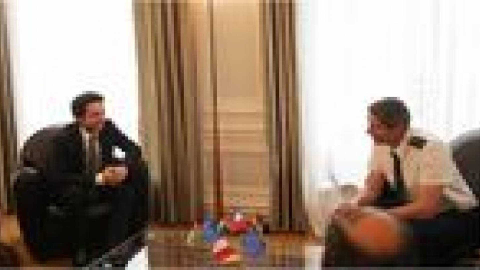 ولي العهد يشارك بدورة عسكرية ويلتقي قائد الدرك الفرنسي