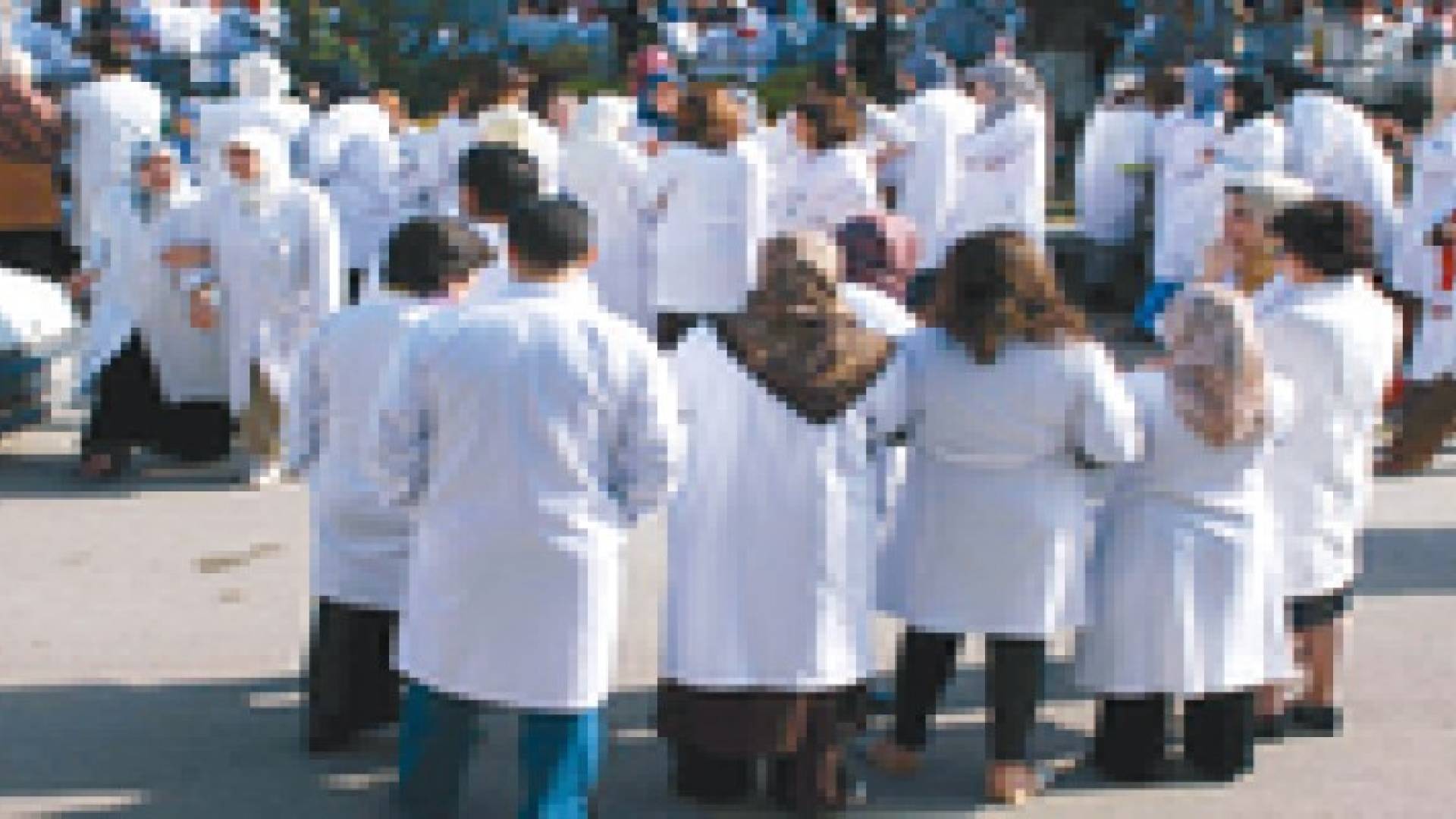 الممرضون يرفضون العودة إلى العمل