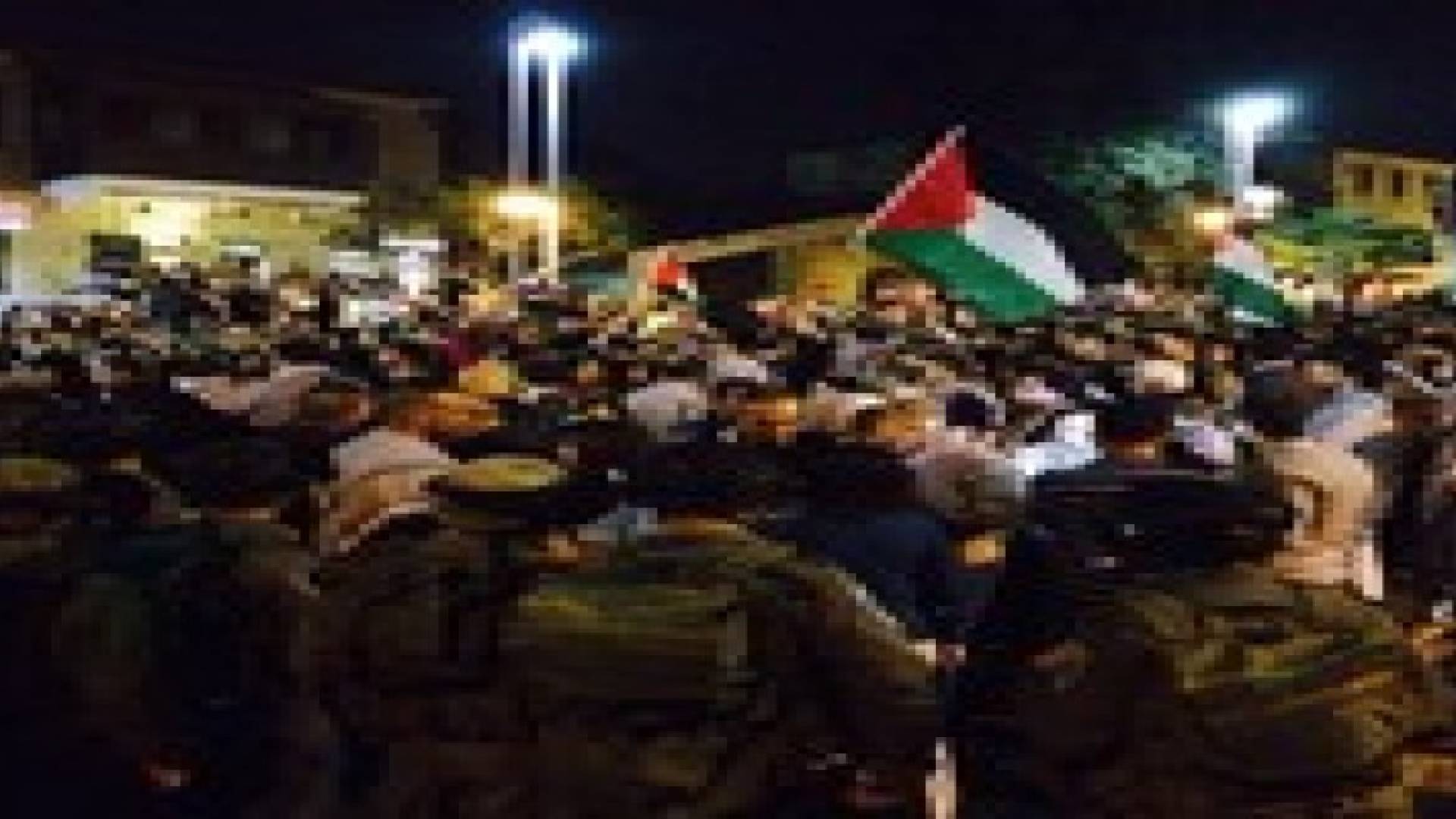 مظاهرة في حيفا تندد بالهجوم على غزة وأخرى في تل ابيب تهتف "الموت للعرب"