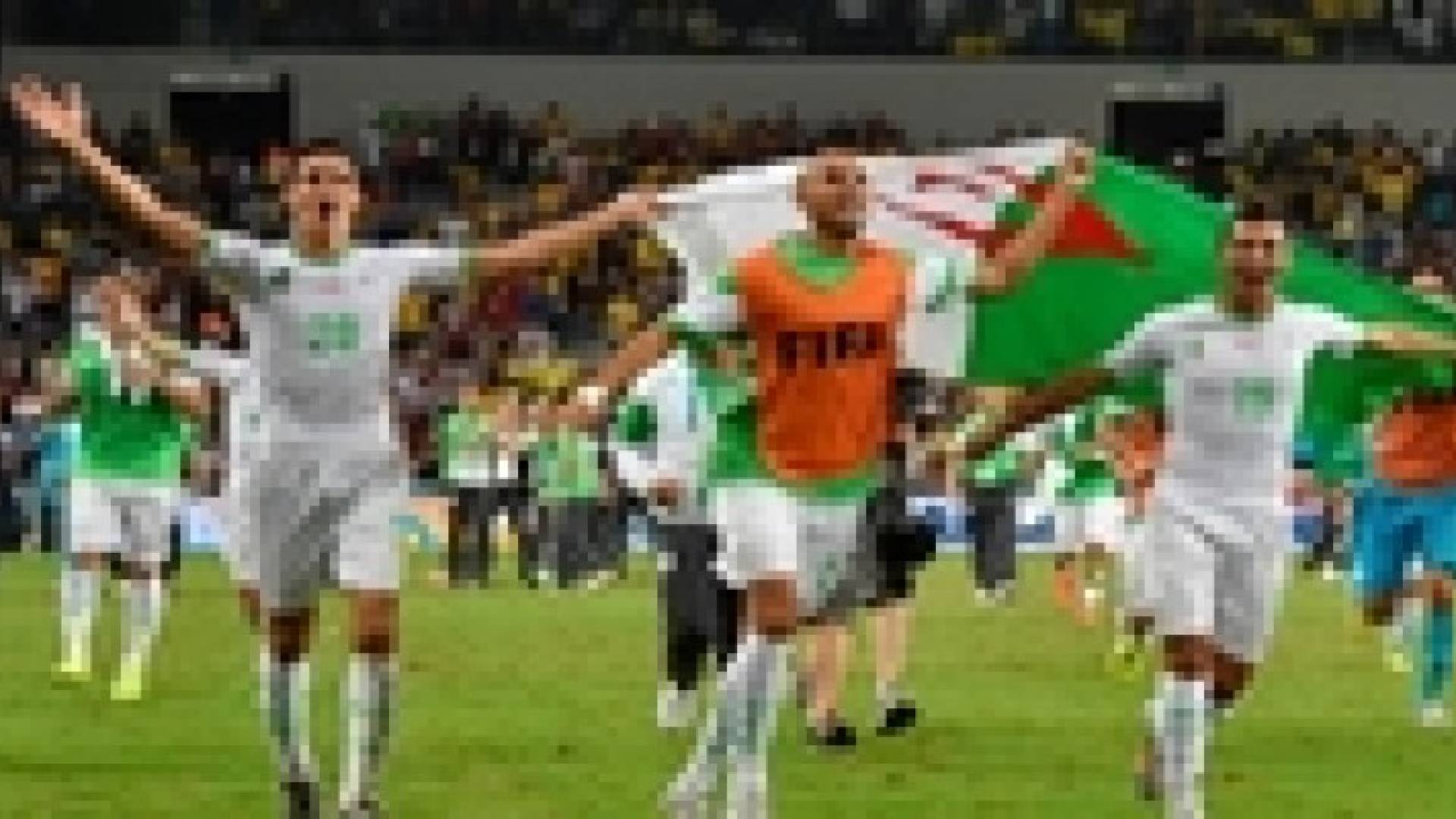 لاعبو منتخب الجزائر يتبرعون بـ 100 ألف دولار لأطفال غزة