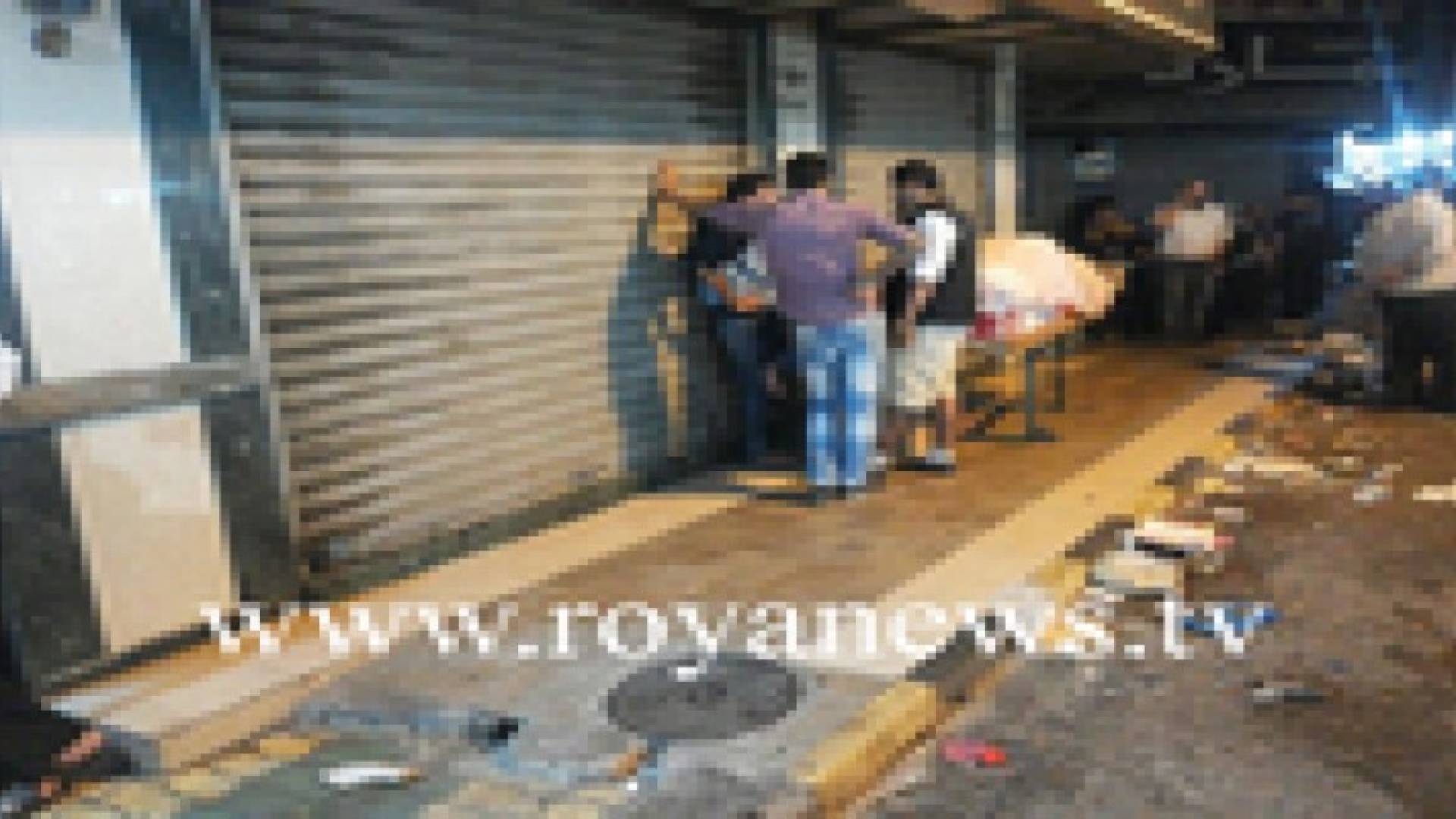 إربد : اصحاب بسطات يجبرون أصحاب محال "شارع السينما" على اغلاقها .. والأمن يتدخل ( صور )