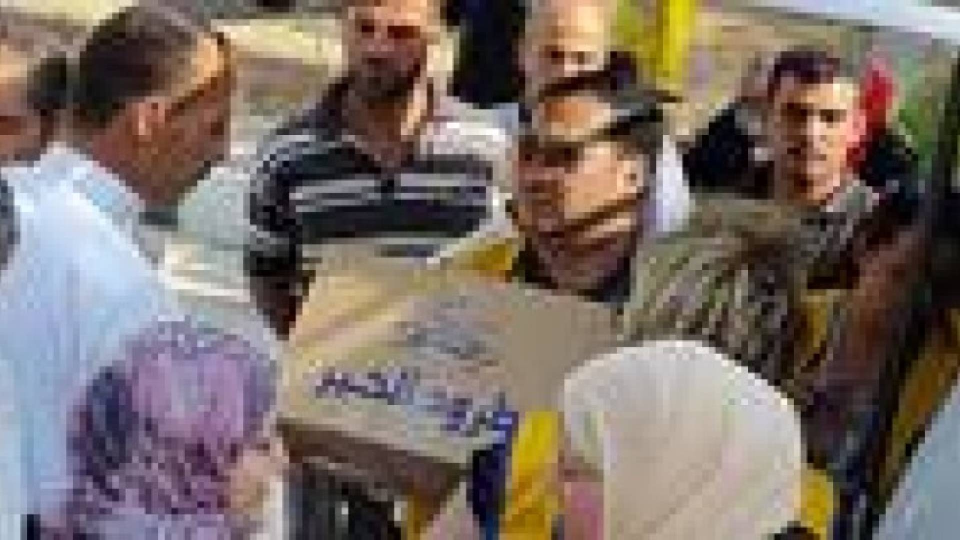 جمعية ليونز عمان توزع طرودا على الفقراء في عجلون