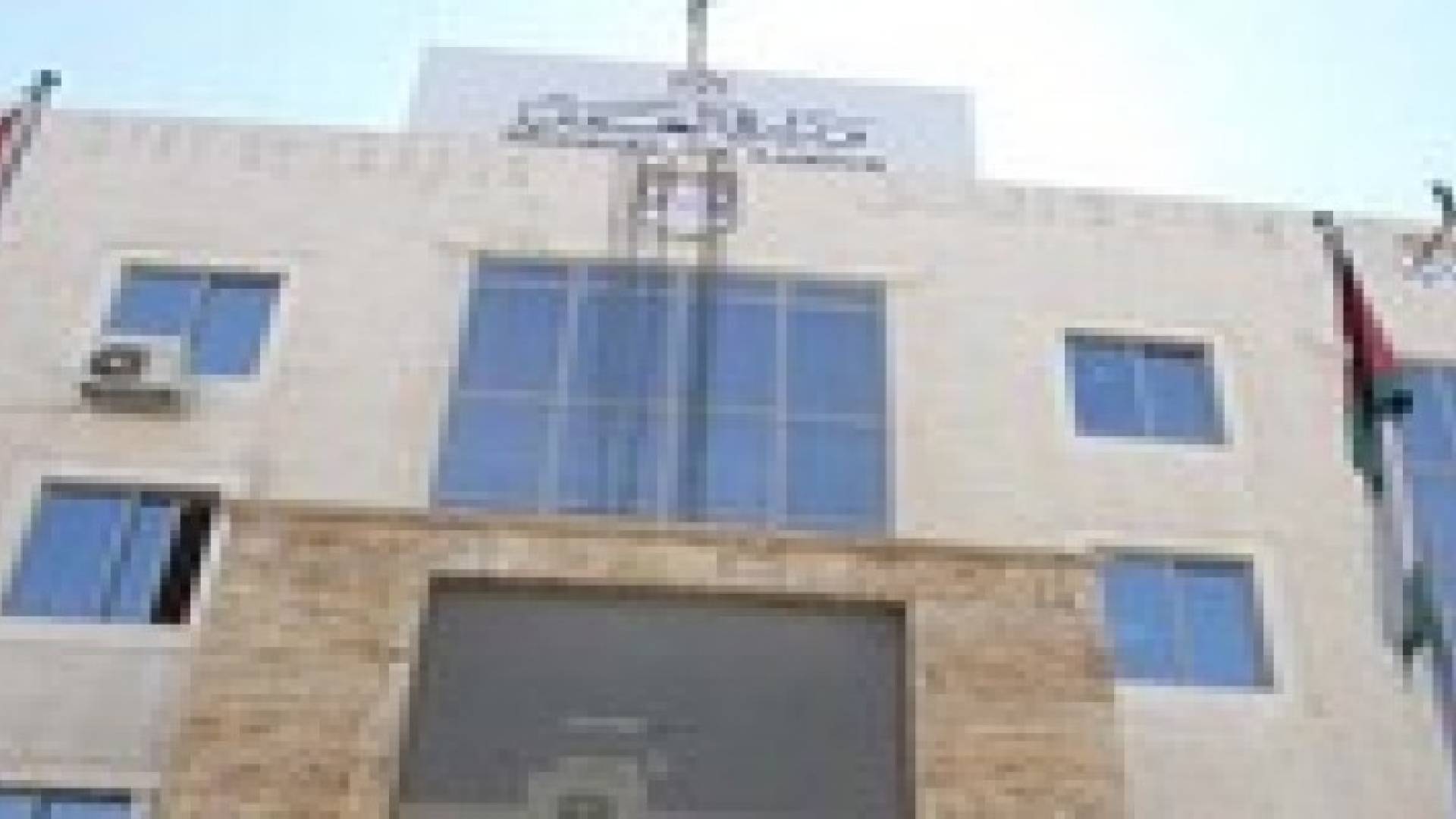 "العمل" تعلن توفر فرص عمل في سلطنة عمان