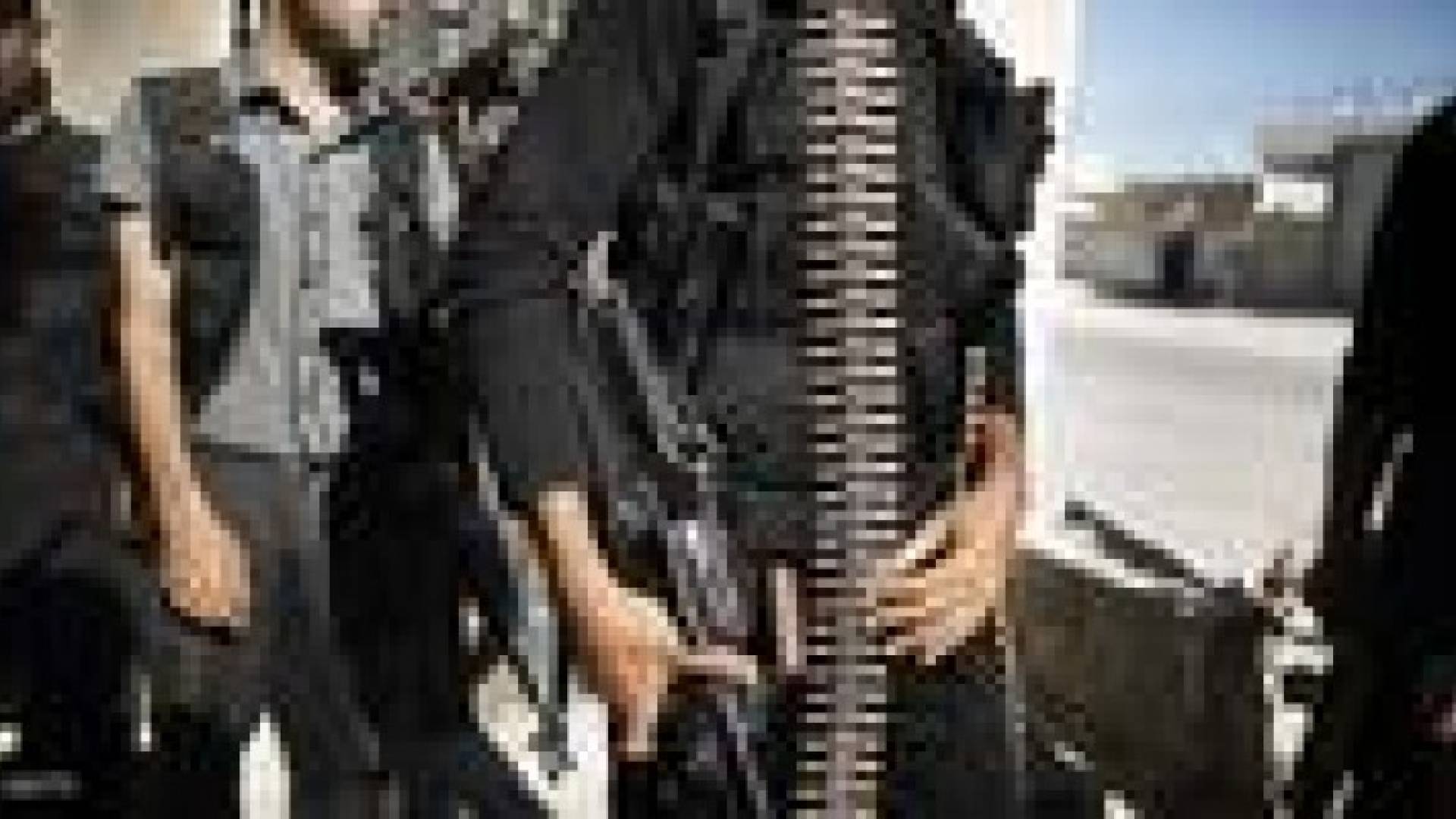 75 عنصر من "داعش" يسلمون أنفسهم لفصائل مقاتلة في دمشق