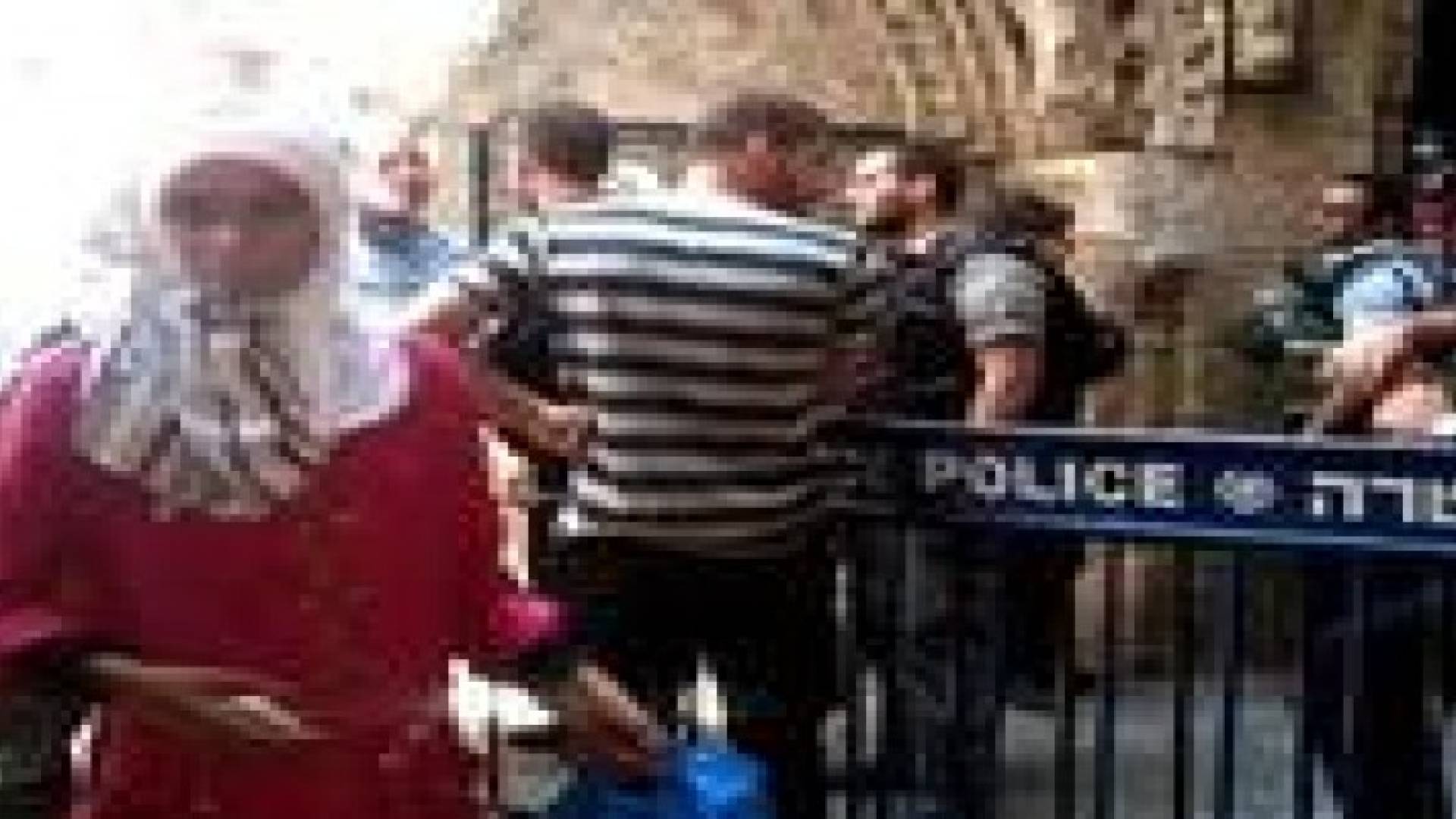 الاحتلال يغلق الطرق المؤدية إلى المسجد الاقصى