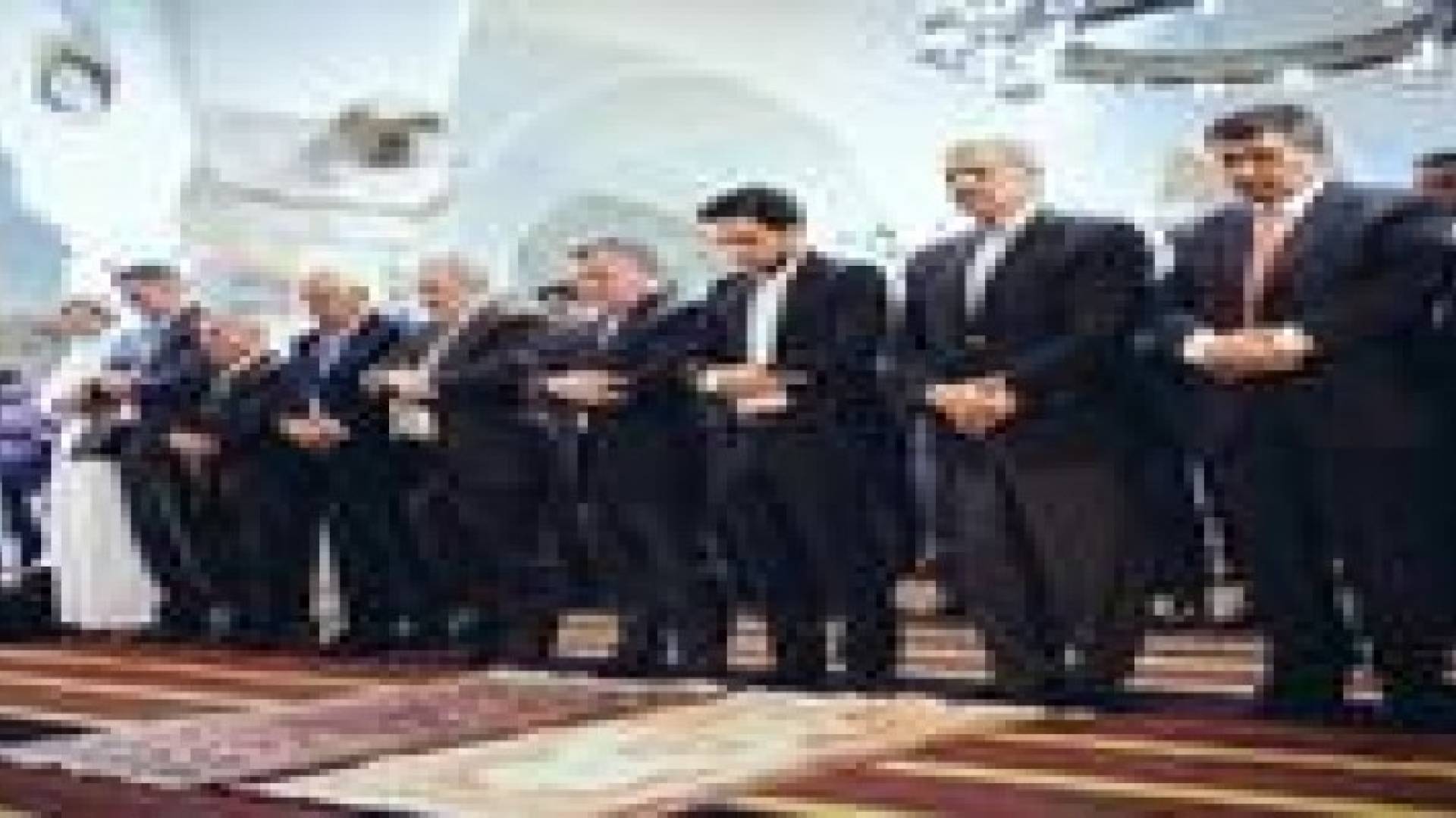 الملك يطلع على التوسعة في مسجد عجلون الكبير