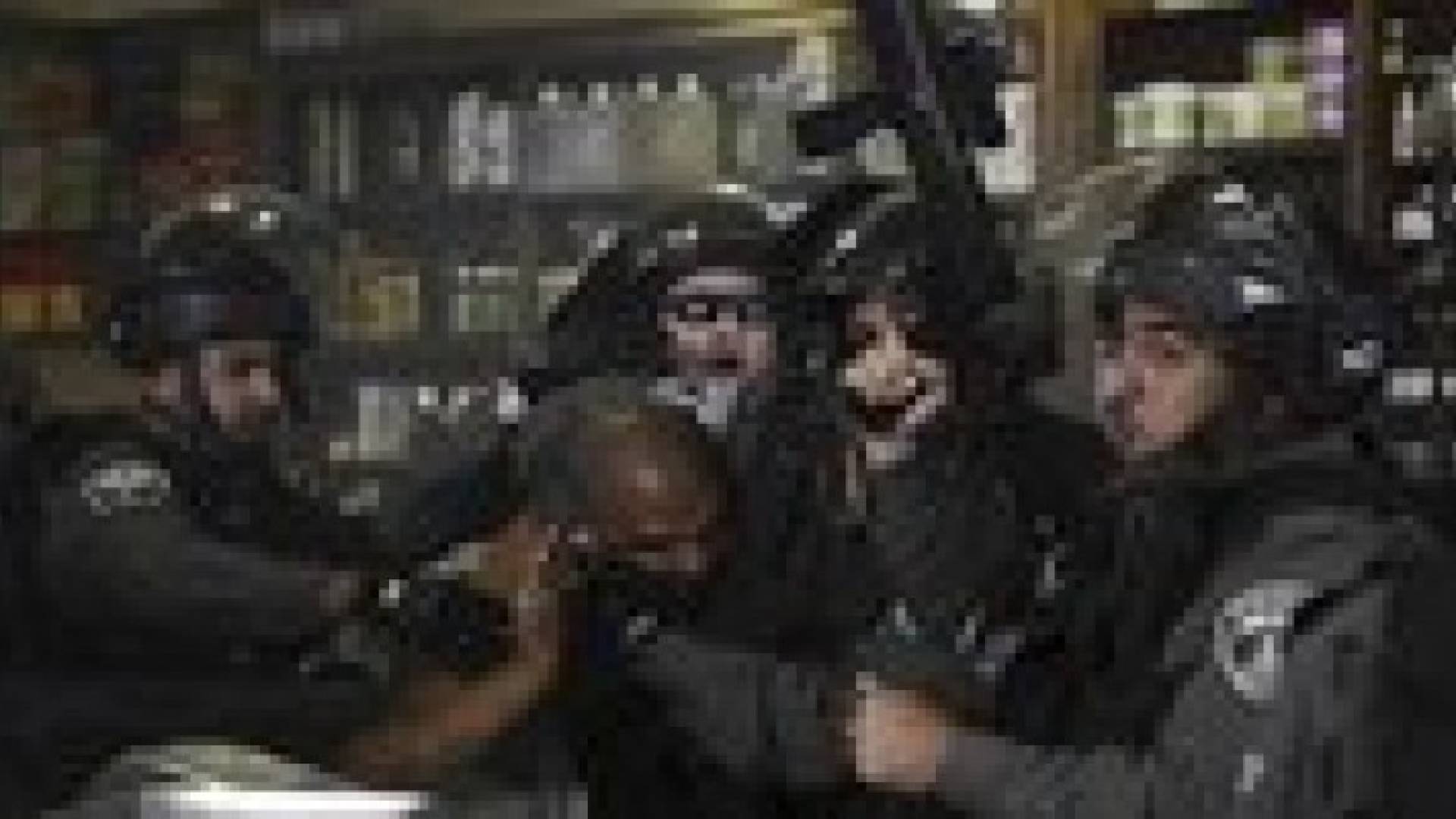 شرطة الاحتلال تقمع مظاهرة وسط " تل أبيب " تندد بالعدوان على غزة