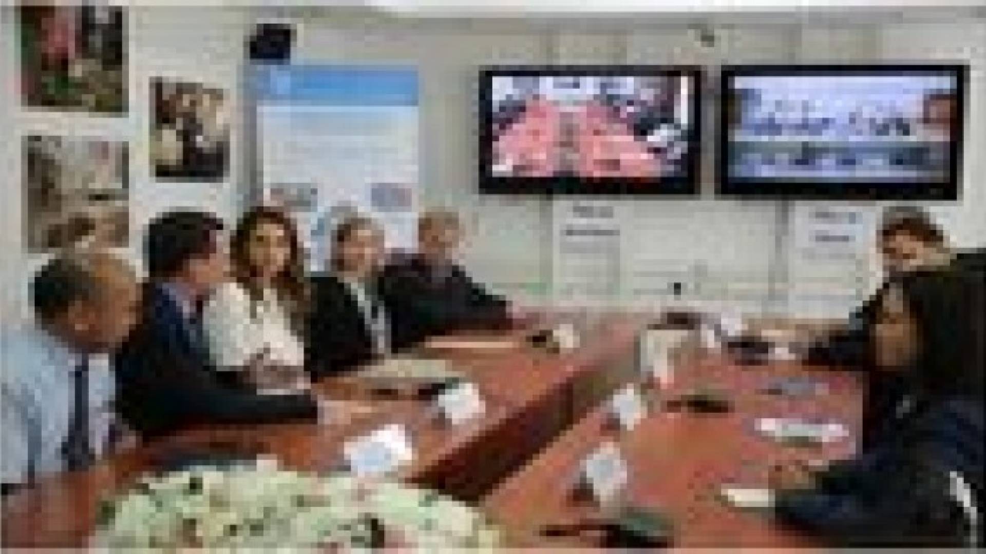 الملكة رانيا ومفوض الاونروا يناقشان تعزيز الدعم لغزة