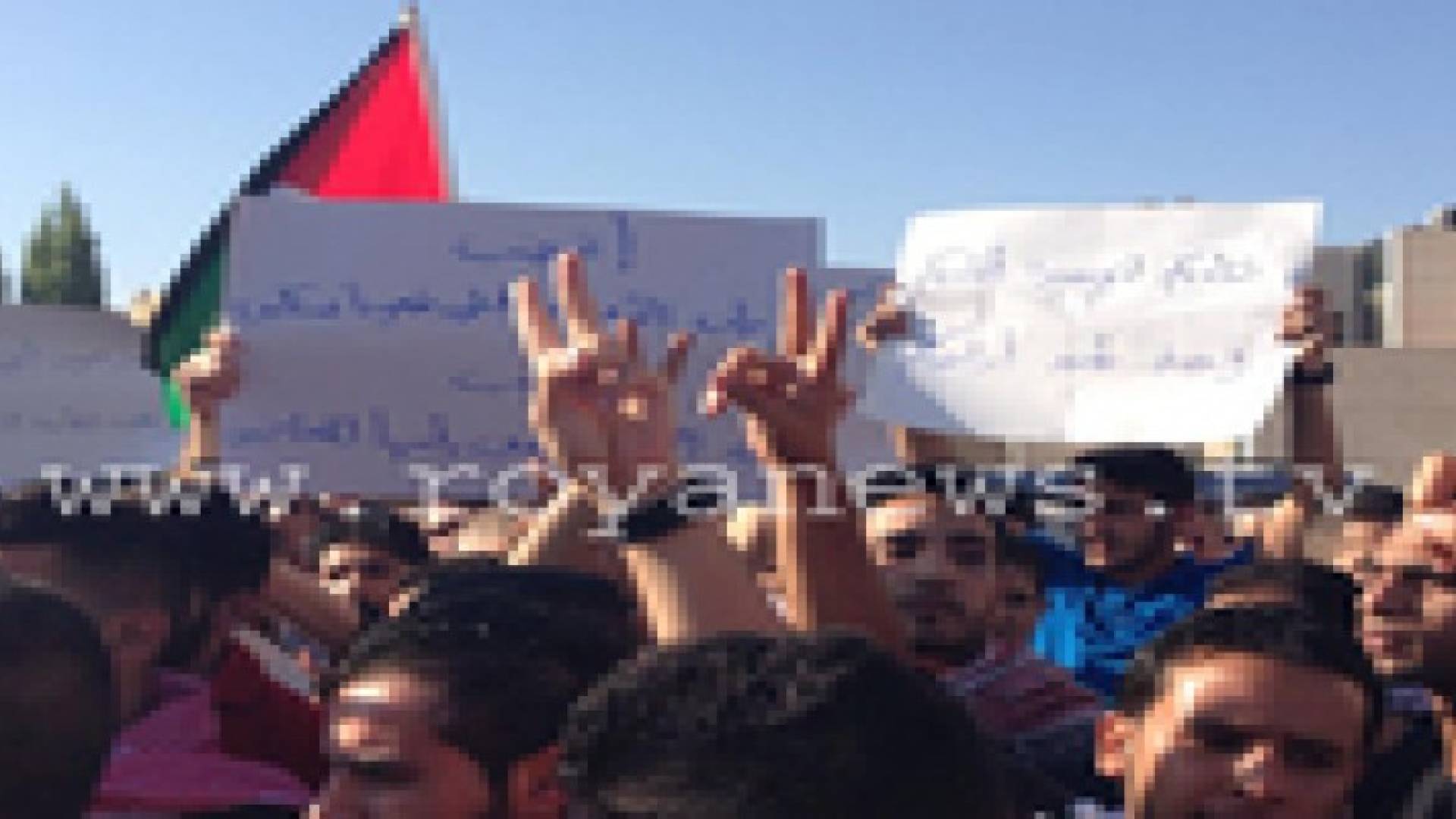 العشرات يتضامنون مع غزة في ساحة الكالوتي .. صور