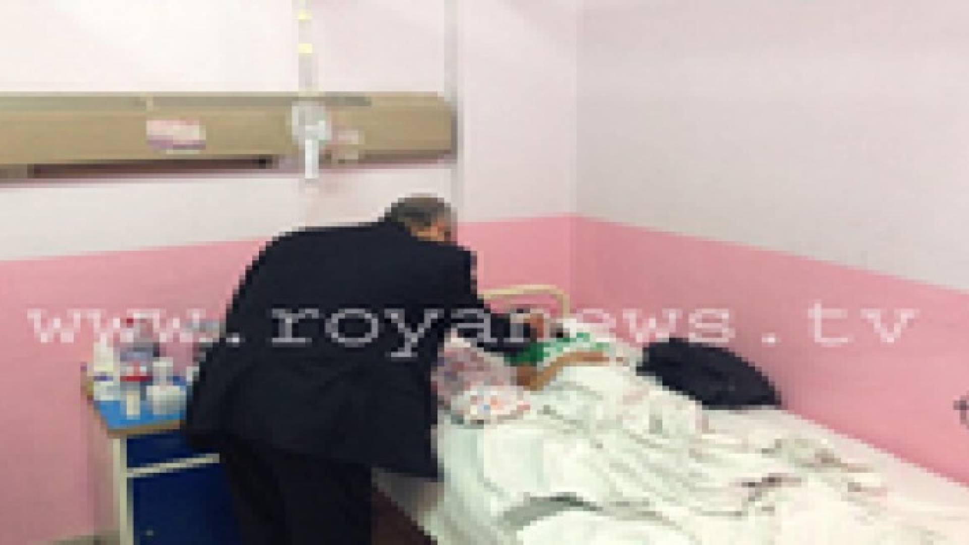 وزير الصحة يوزع هدايا للأطفال في مستشفى البشير .. صور