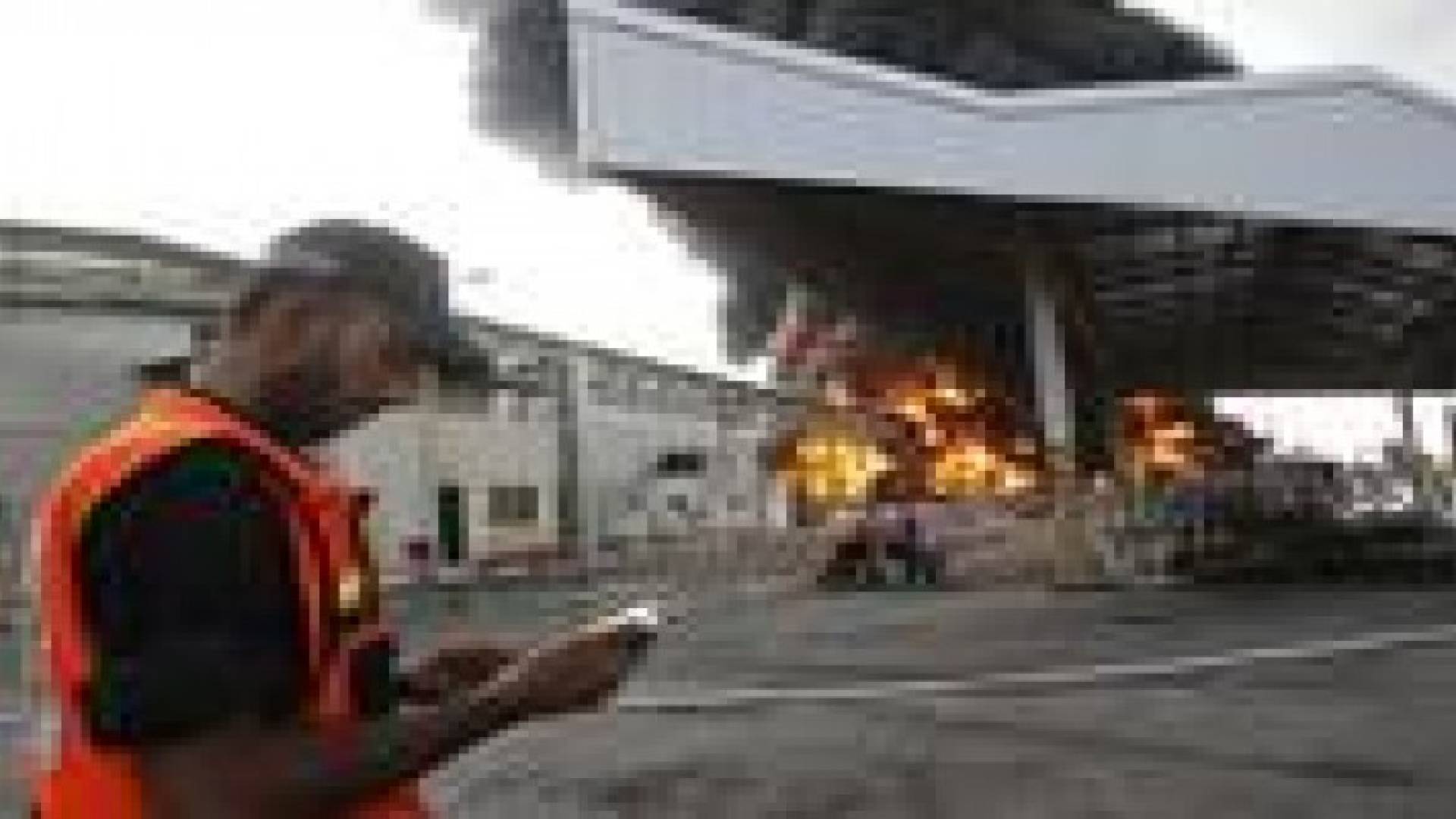 قصف محطة غزة للكهرباء .. صور