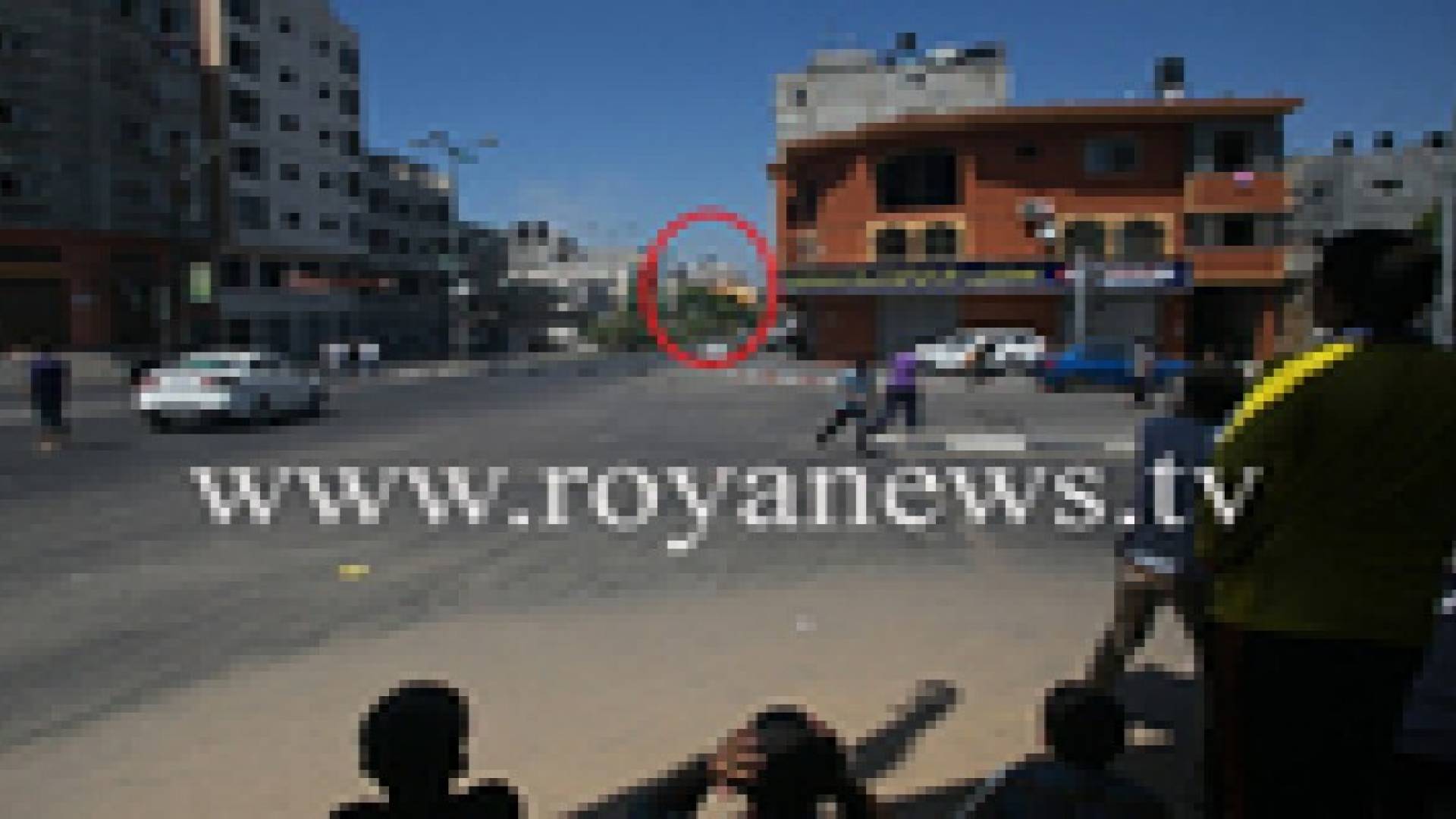 بالصور : لحظة سقوط صاروخ على منزل في غزة