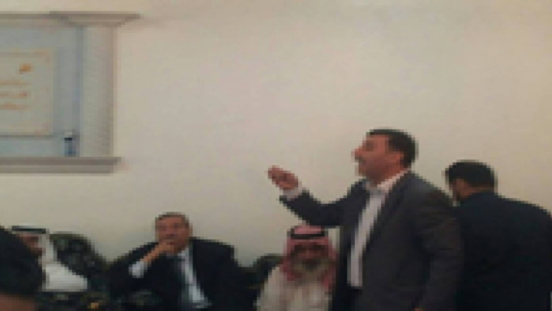 تسليم 6 مطلوبين في قضايا مختلفة لمحافظة معان .. صور