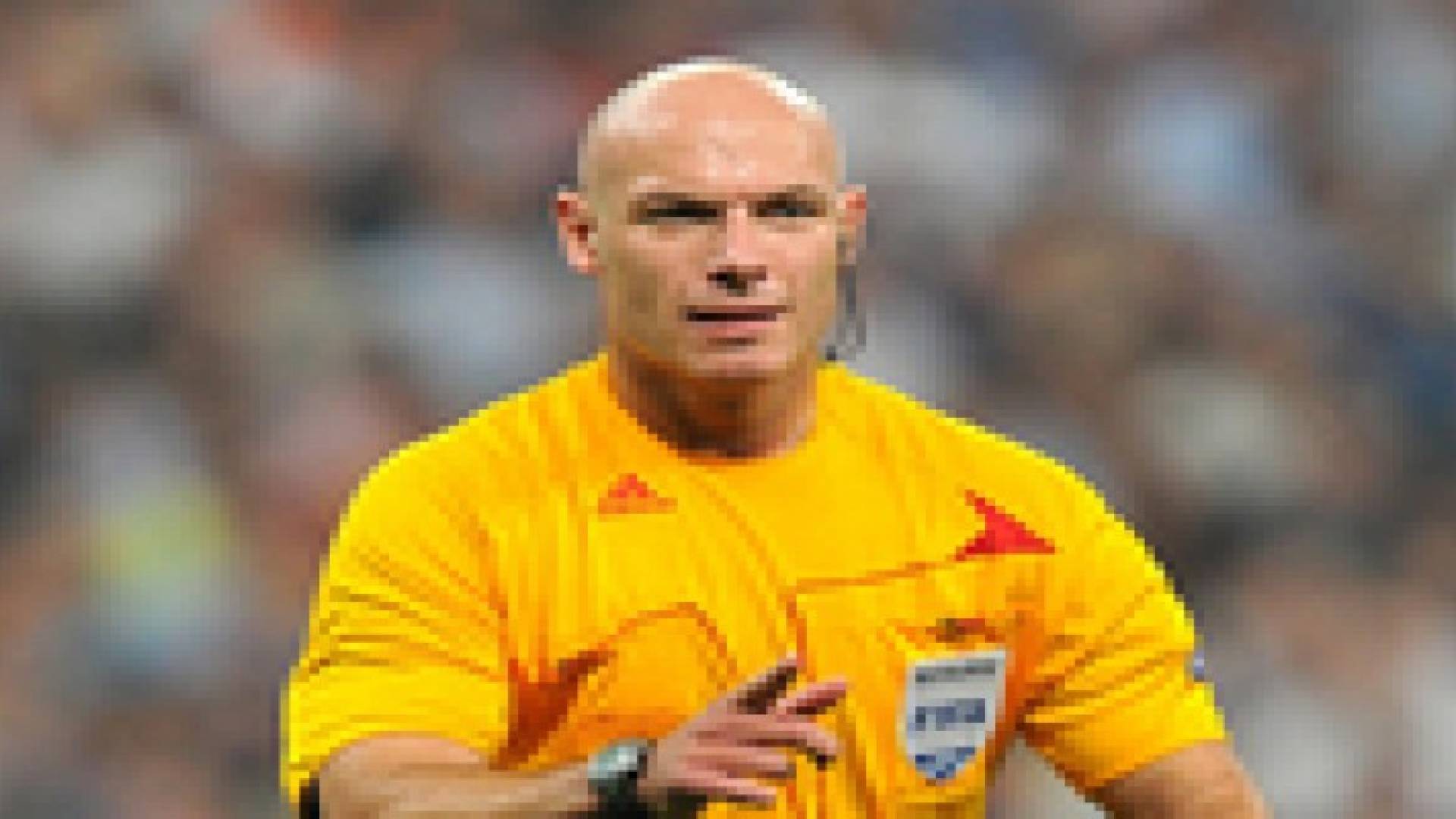 الحكم الانجليزي هوارد ويب يعلن اعتزاله التحكيم