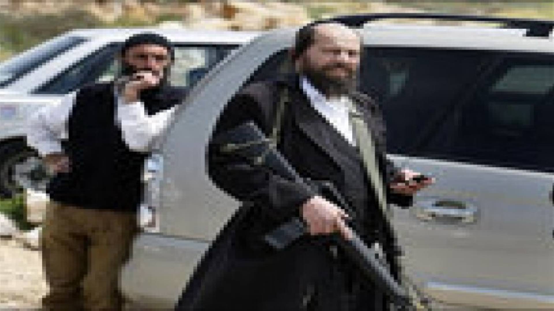 مستوطن يدعس متعمدا طفلة بالخليل وحالتها خطرة