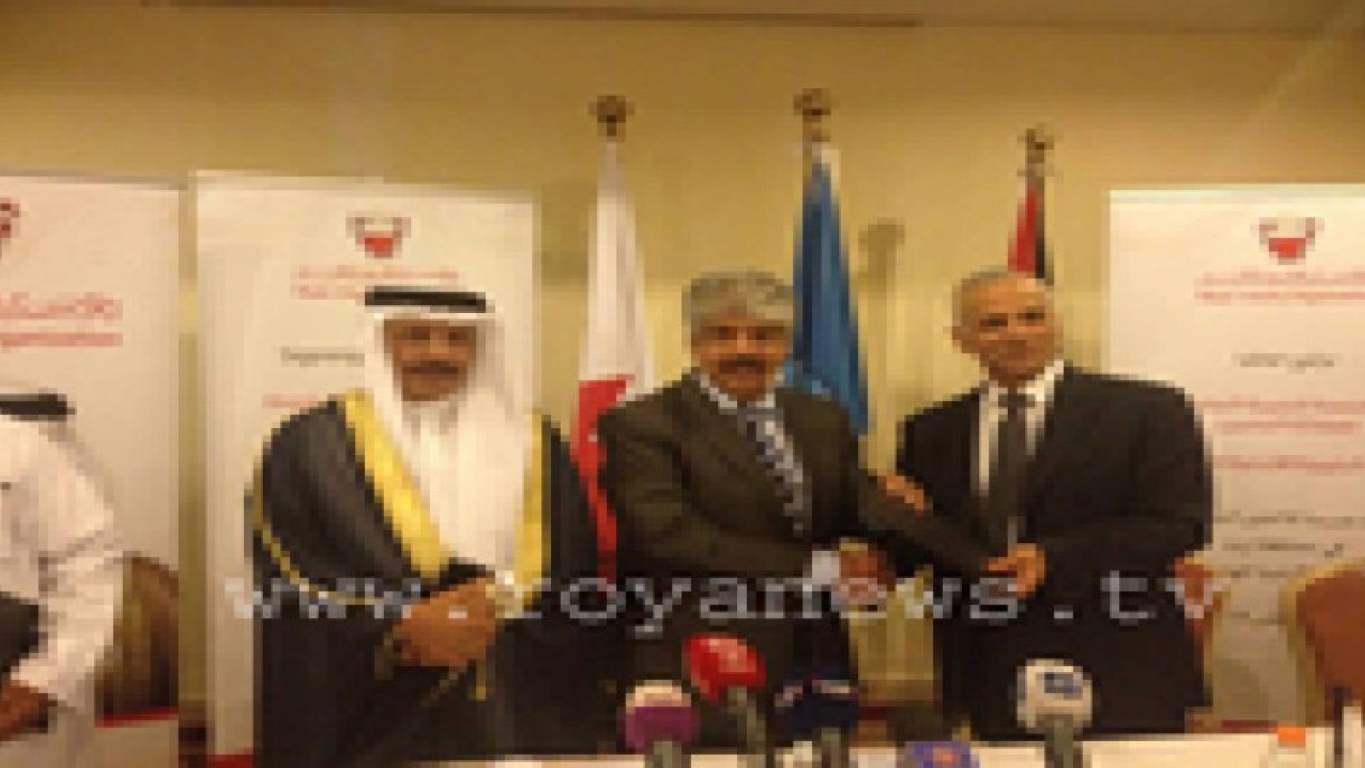 توقيع اتفاقيات مع البحرين لانشاء 500 منزل ومدرسة في المخيم الازرق و إربد .. صور