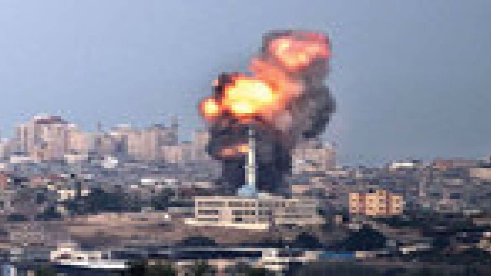 طائرات الاحتلال  تقصف مصنعا لمواد التنظيف في غزة