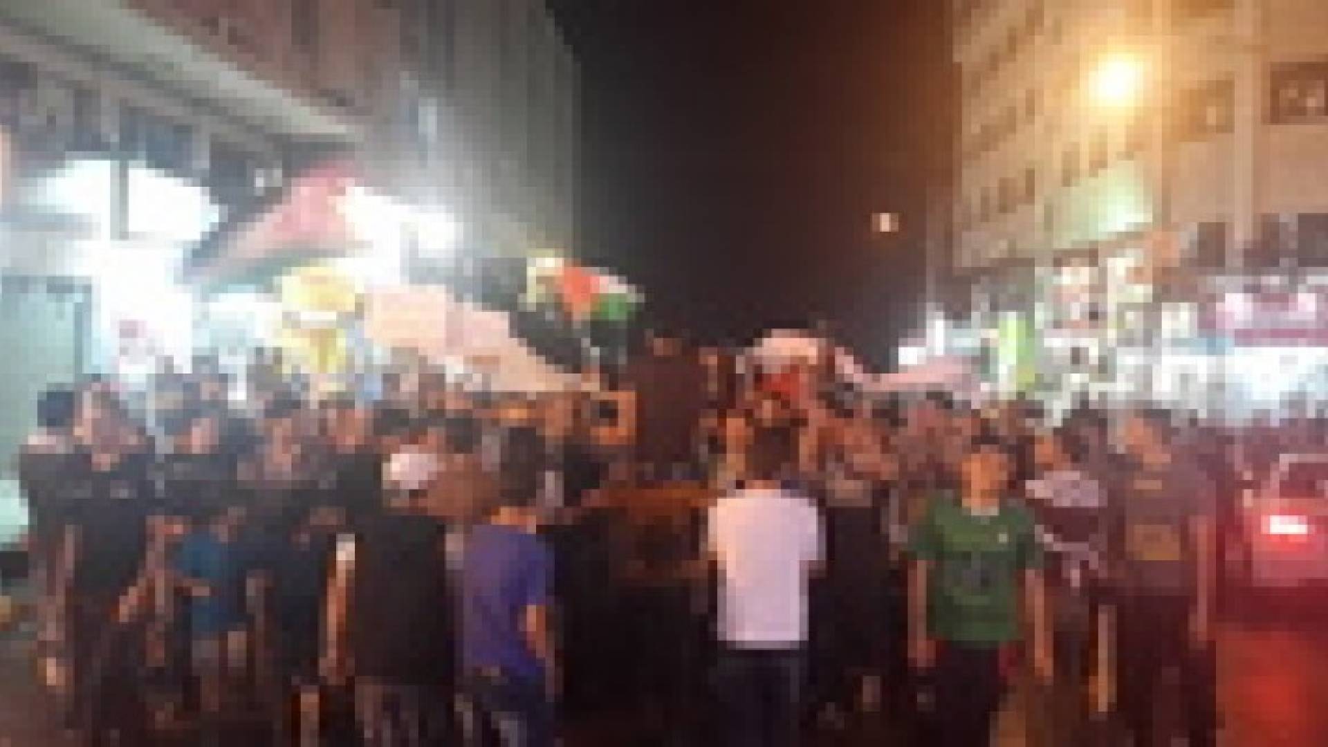 مسيرة ليلية في جبل الحسين نصرة لغزة