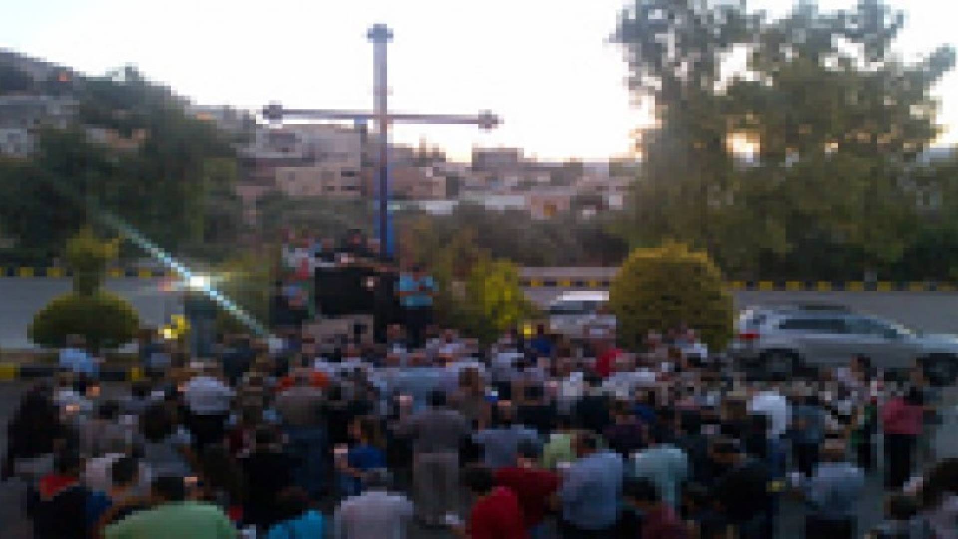 مسيرة شموع لأجل السلام في الفحيص .. صور