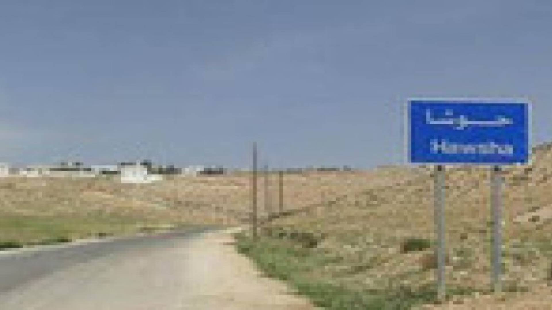 أهالي حوشا يكدسون النفايات امام البلدية احتجاجا على تدني مستوى النظافة